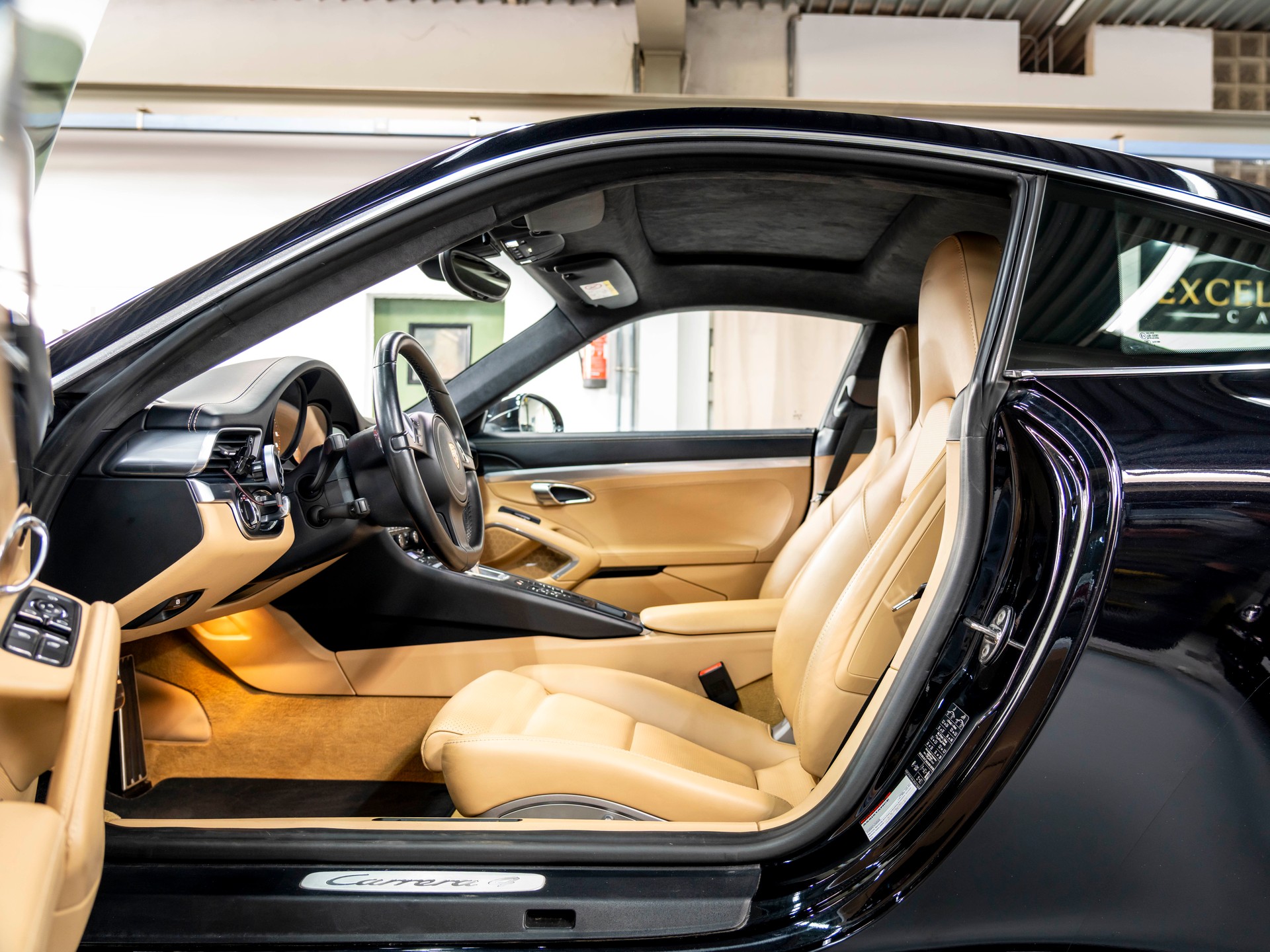 PORSCHE 911 Carrera 4 PDK-image-18