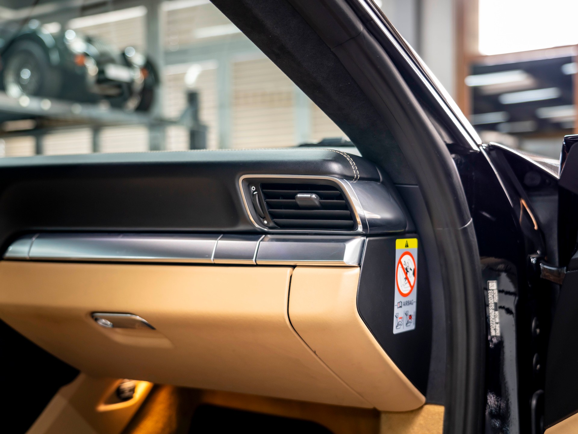PORSCHE 911 Carrera 4 PDK-image-24