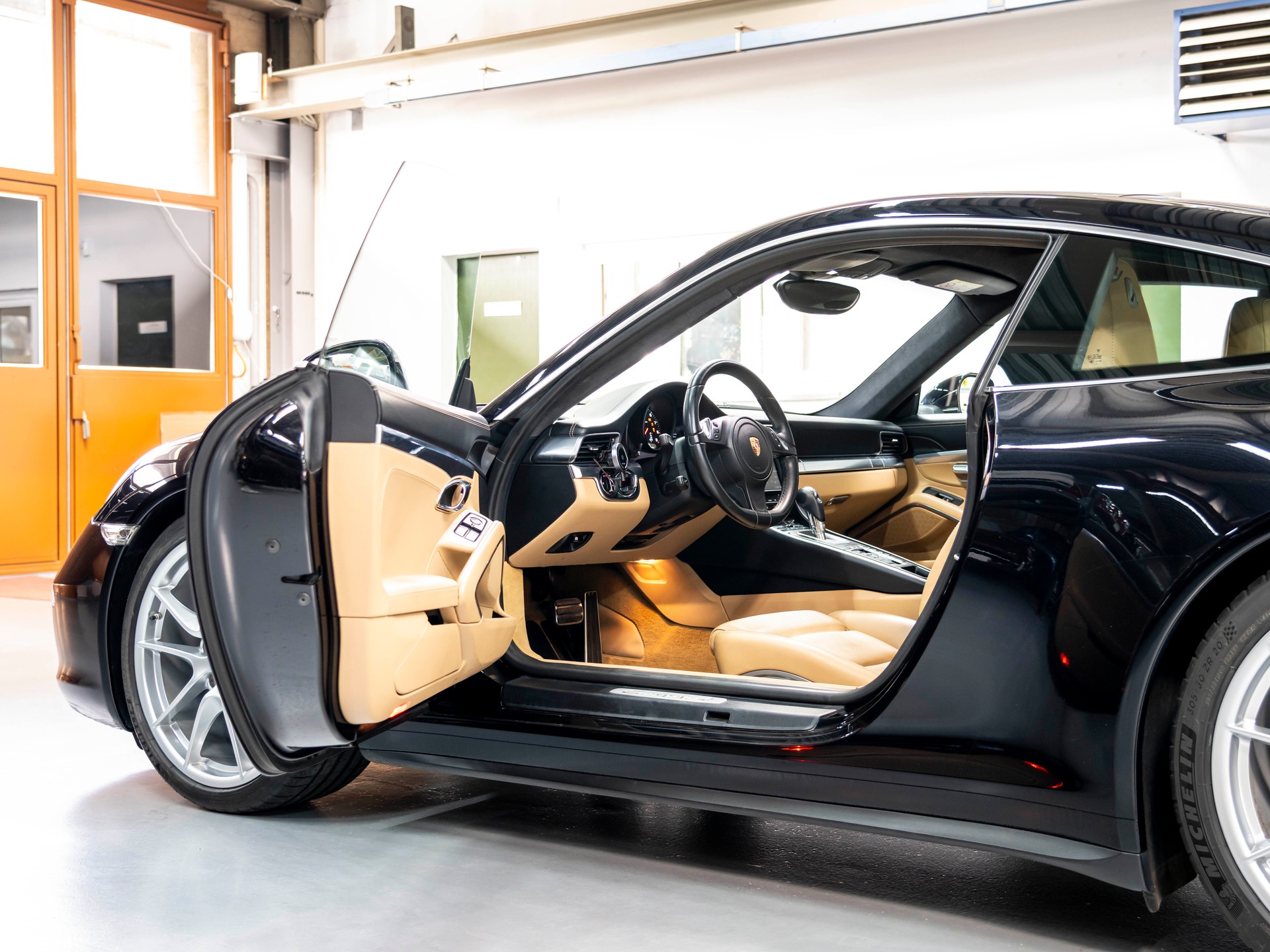 PORSCHE 911 Carrera 4 PDK-image-17