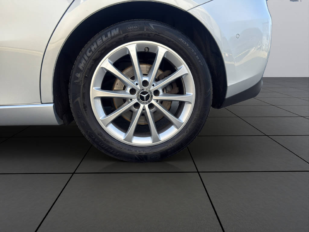 MERCEDES-BENZ B 220 Progressive 4matic-image-7
