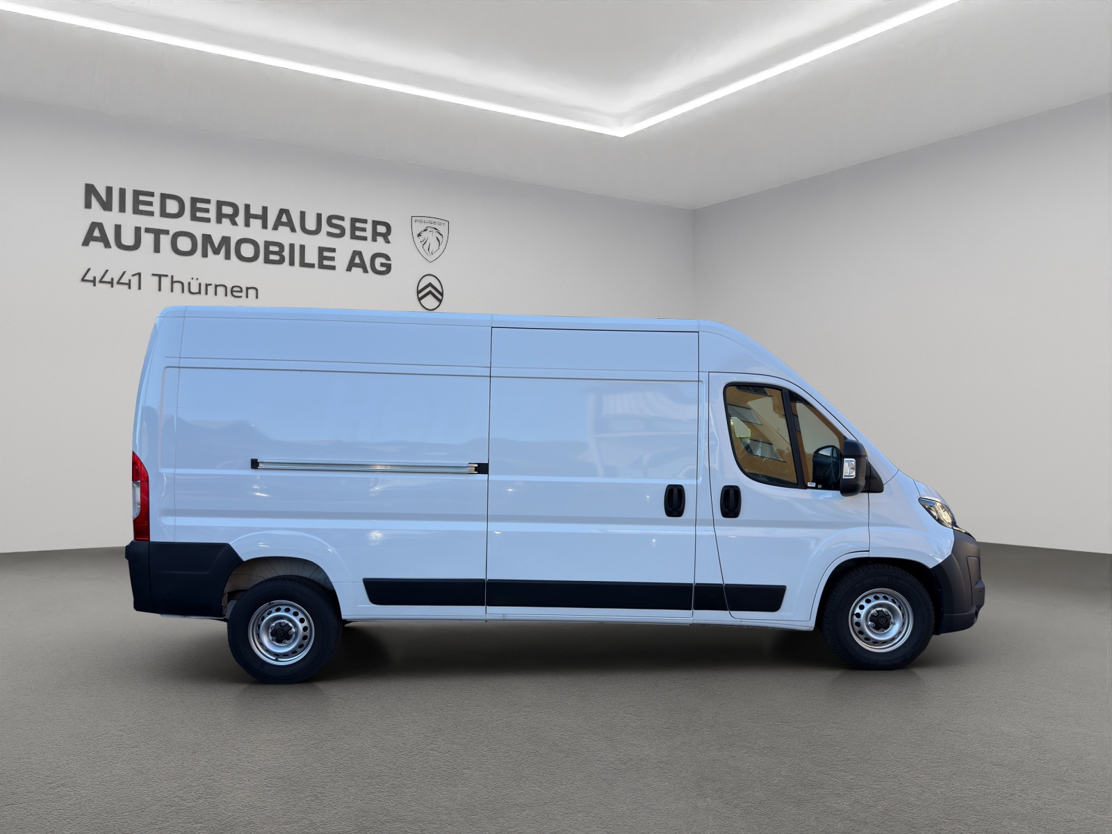 PEUGEOT Boxer Kaw. 335 L3H2 2.2 BlueHDi Automat-image-1