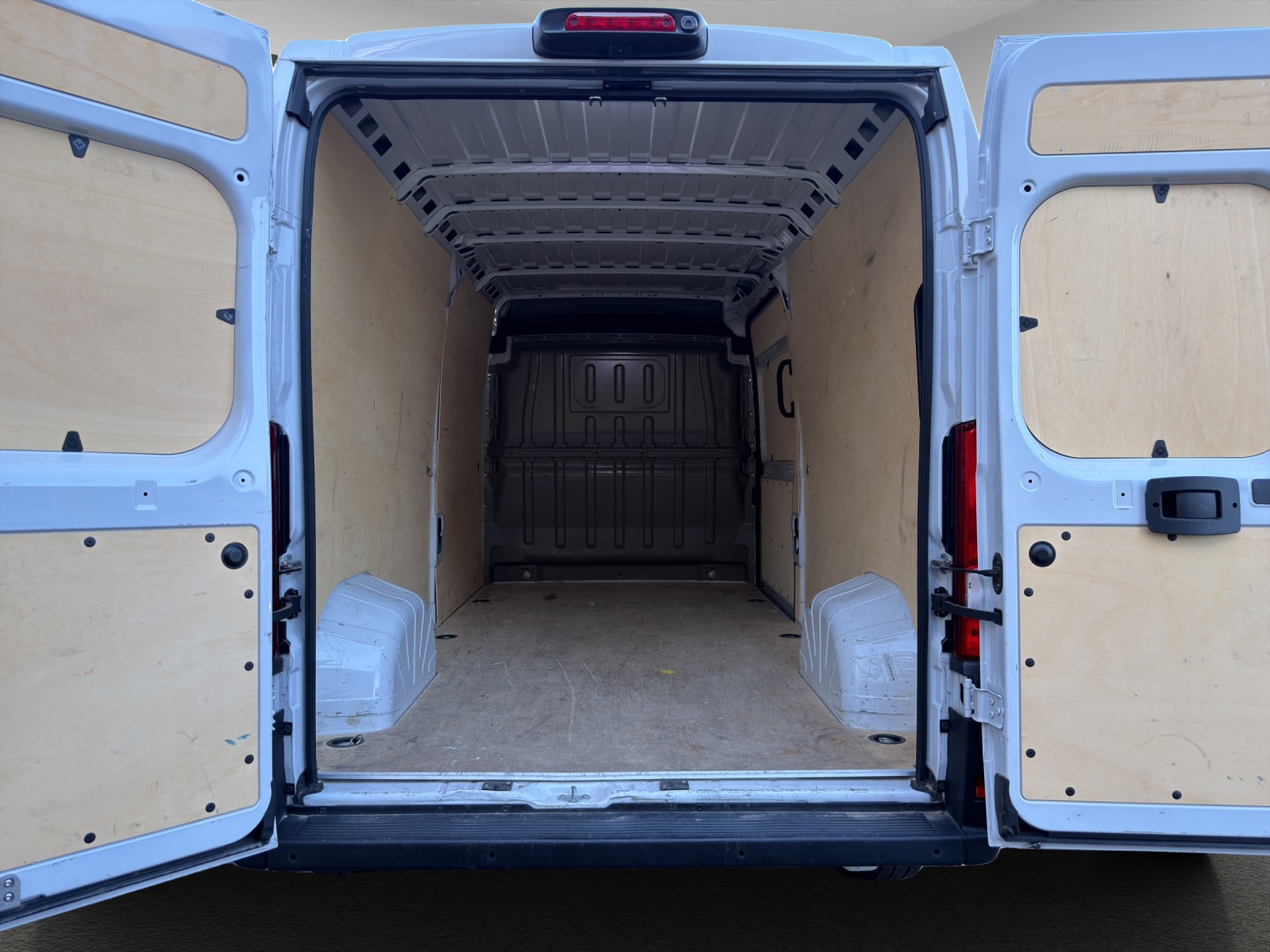 PEUGEOT Boxer Kaw. 335 L3H2 2.2 BlueHDi Automat-image-4