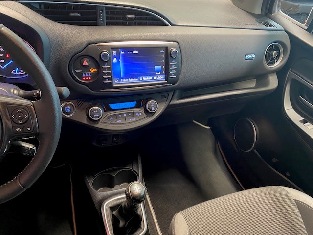 TOYOTA Yaris 1.5 VVT-iE Trend-image-12