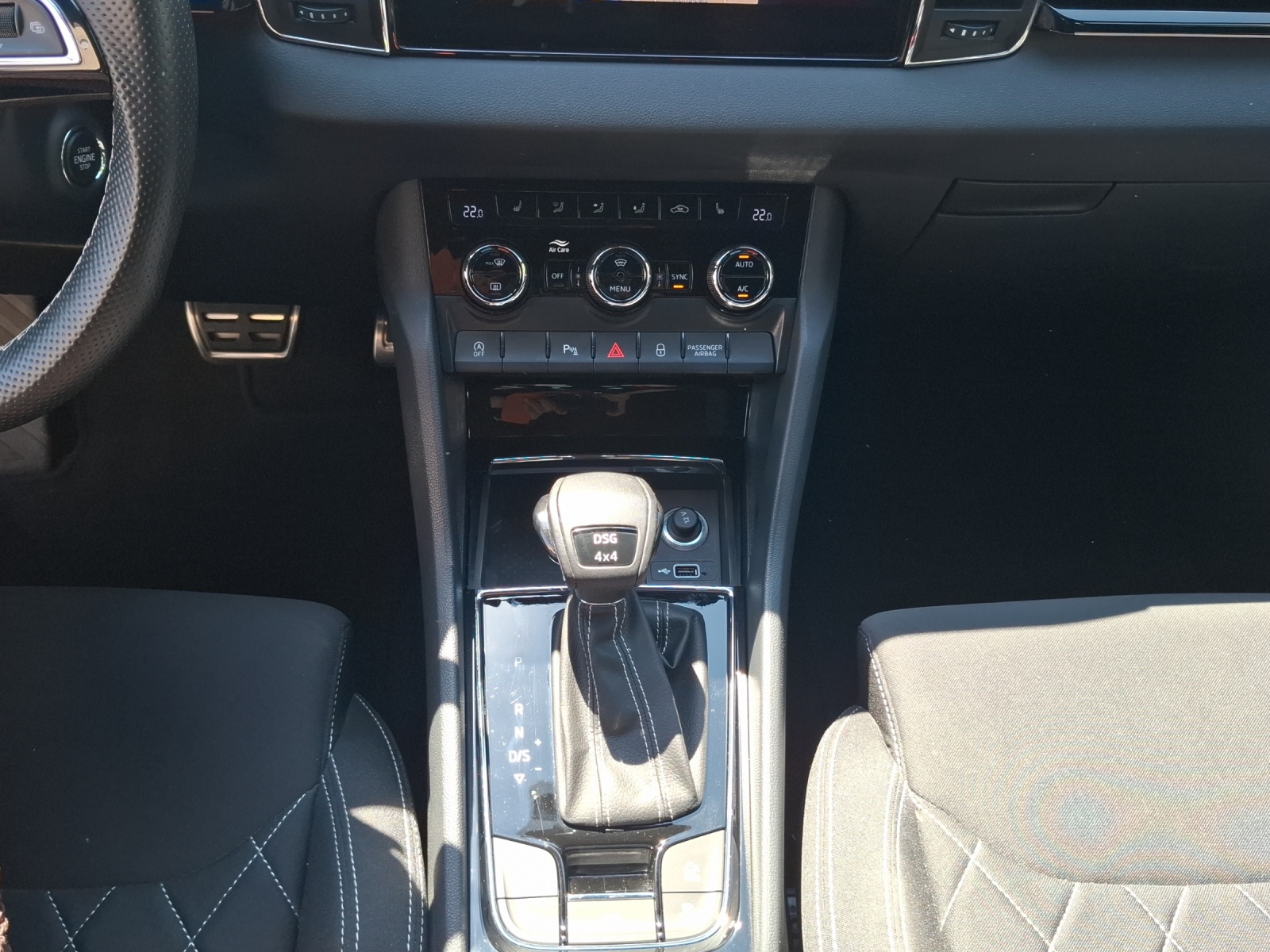 SKODA Karoq 2.0 TDI SCR SportLine 4x4 DSG-image-10