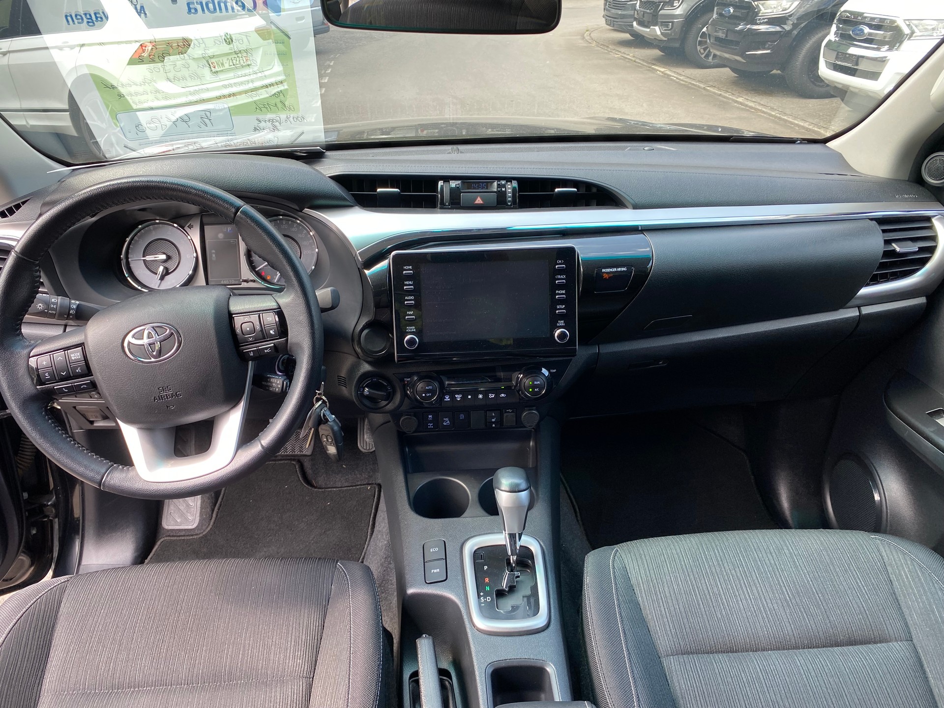TOYOTA Hilux 2.8D-4D Style Double Cab 4x4 A-image-4