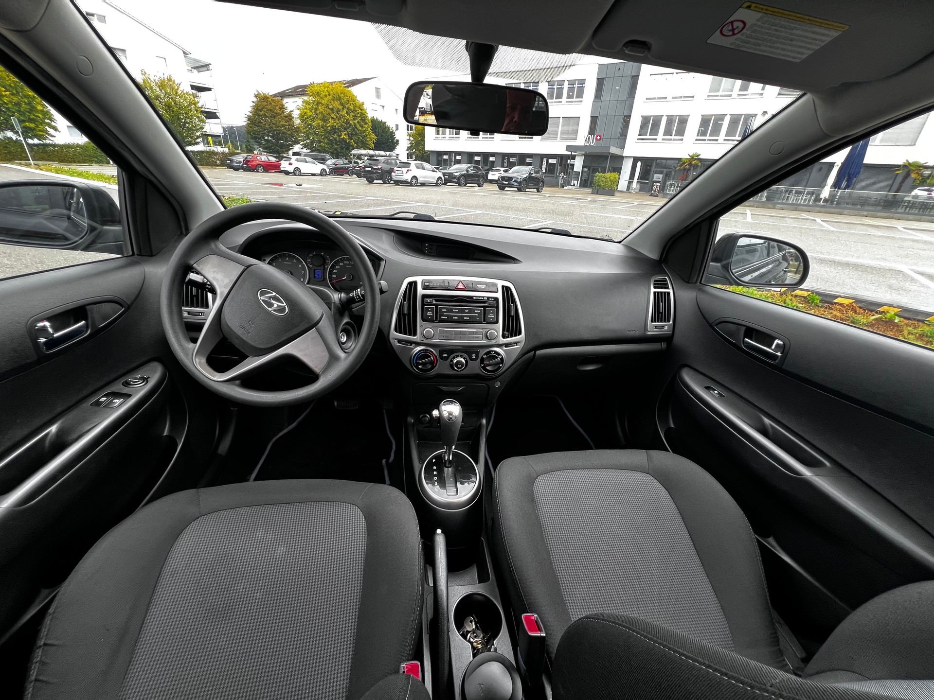 HYUNDAI i20 1.4 Premium Automatic-image-11