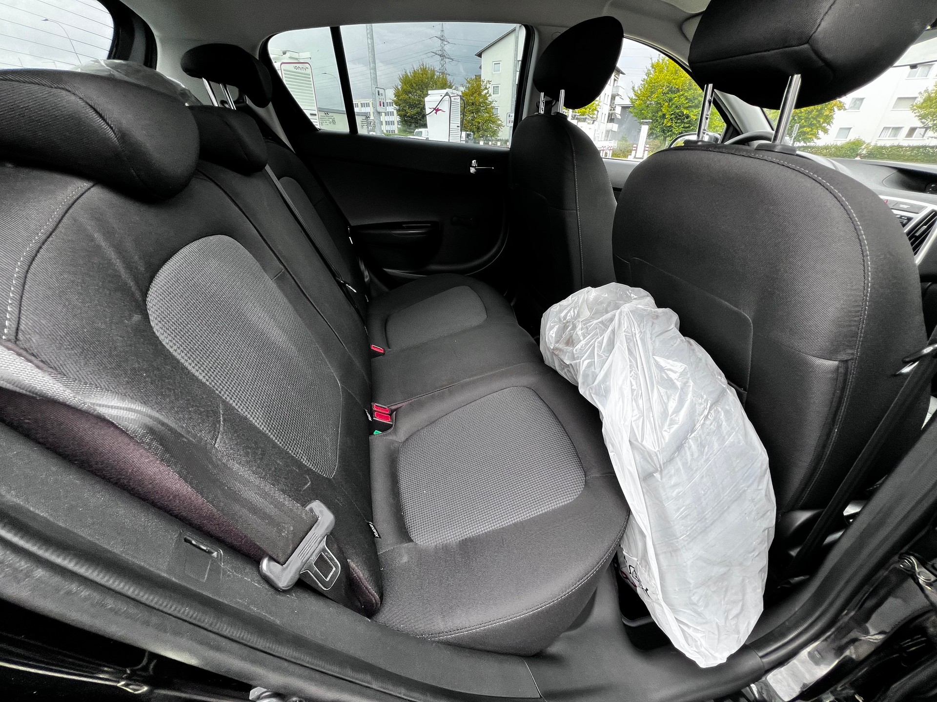 HYUNDAI i20 1.4 Premium Automatic-image-8