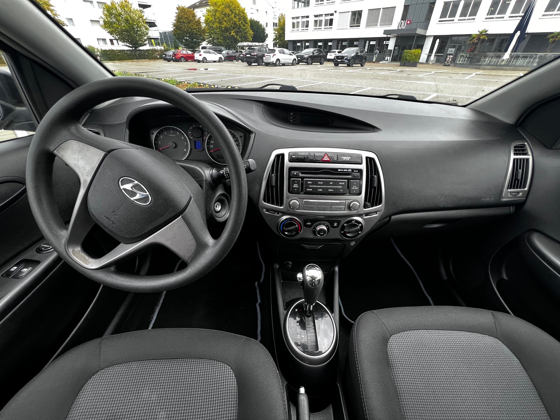 HYUNDAI i20 1.4 Premium Automatic-image-10