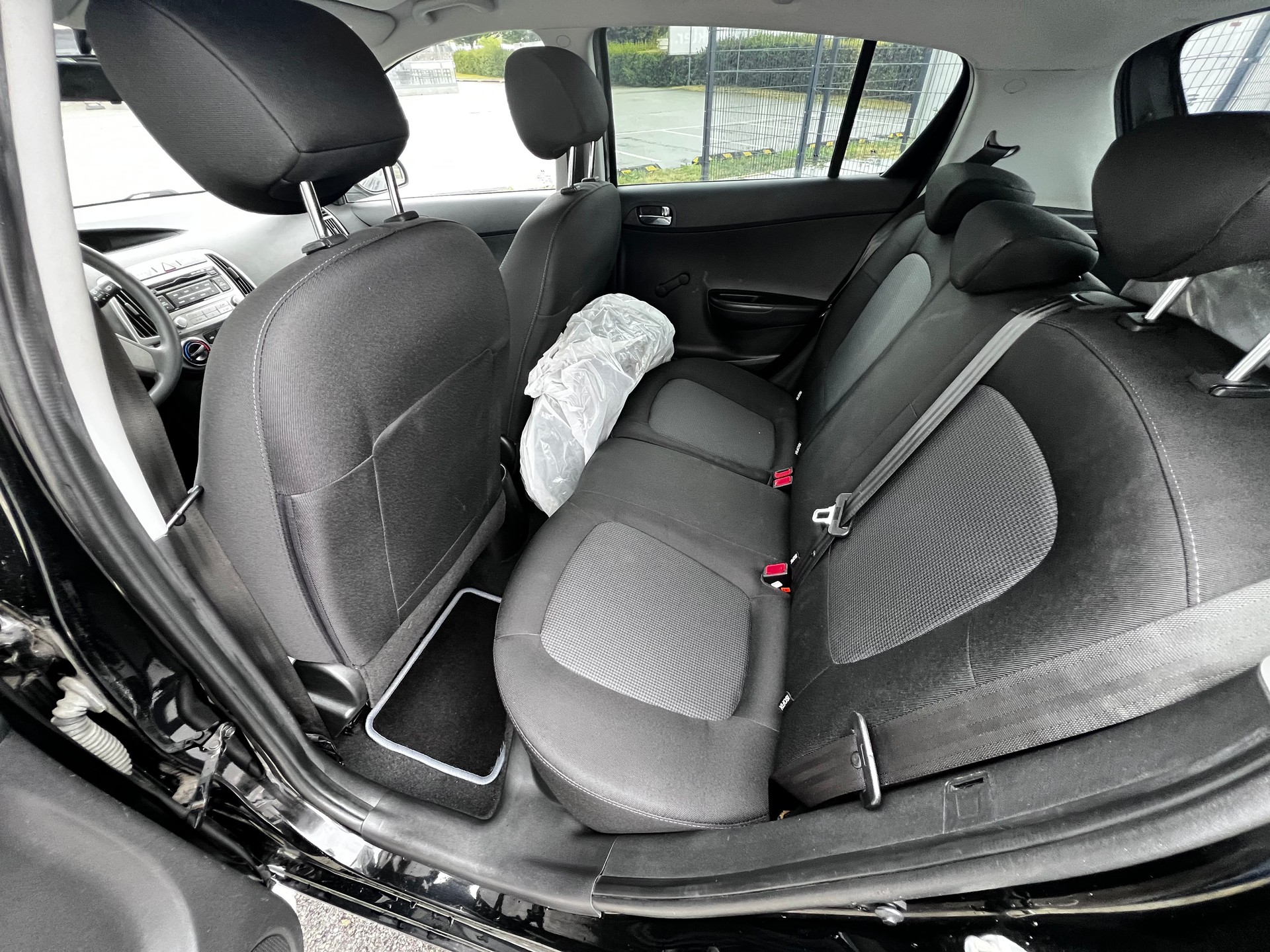 HYUNDAI i20 1.4 Premium Automatic-image-9