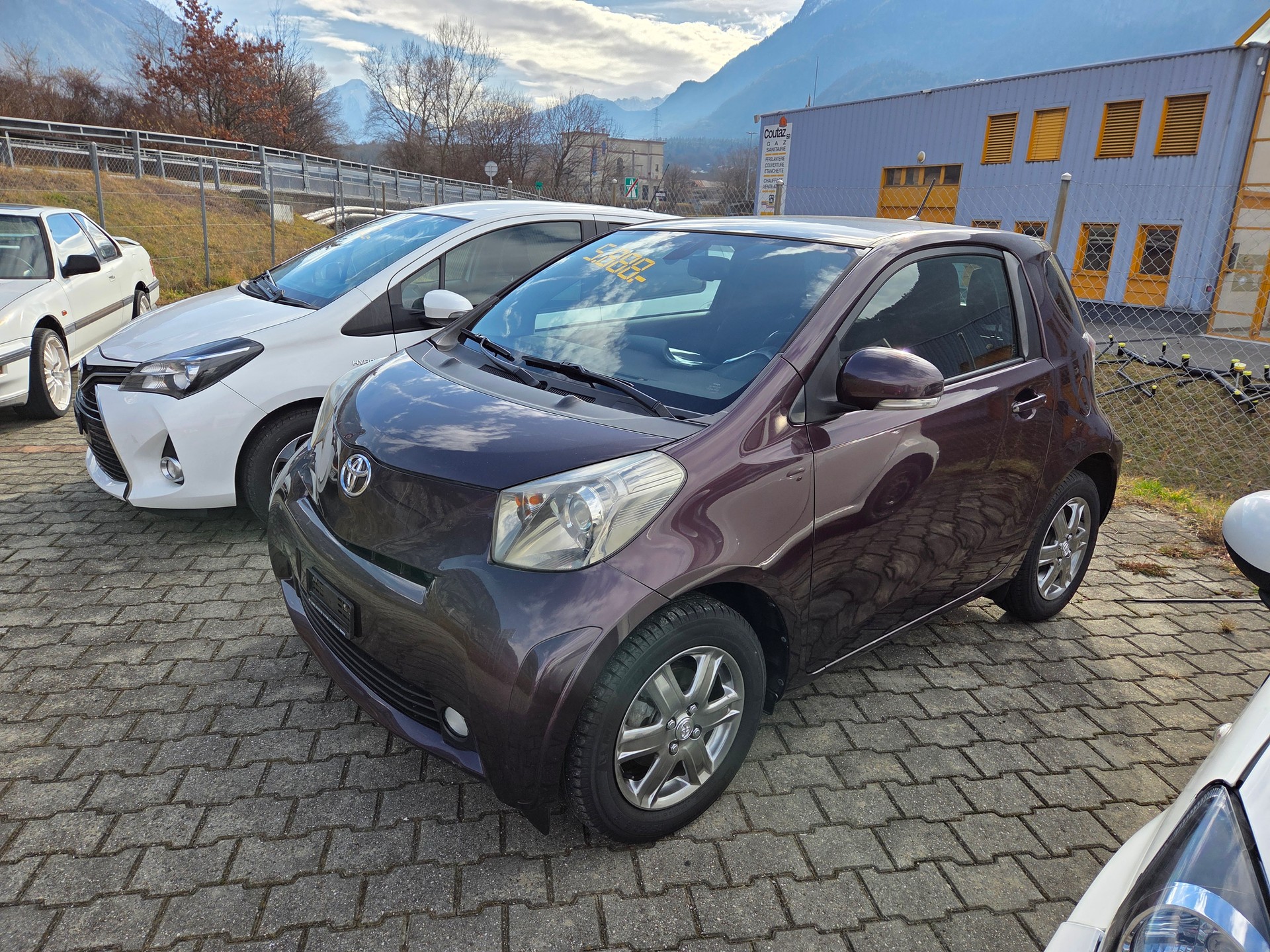 TOYOTA iQ 1.0 VVT-i Linea Sol-image-1