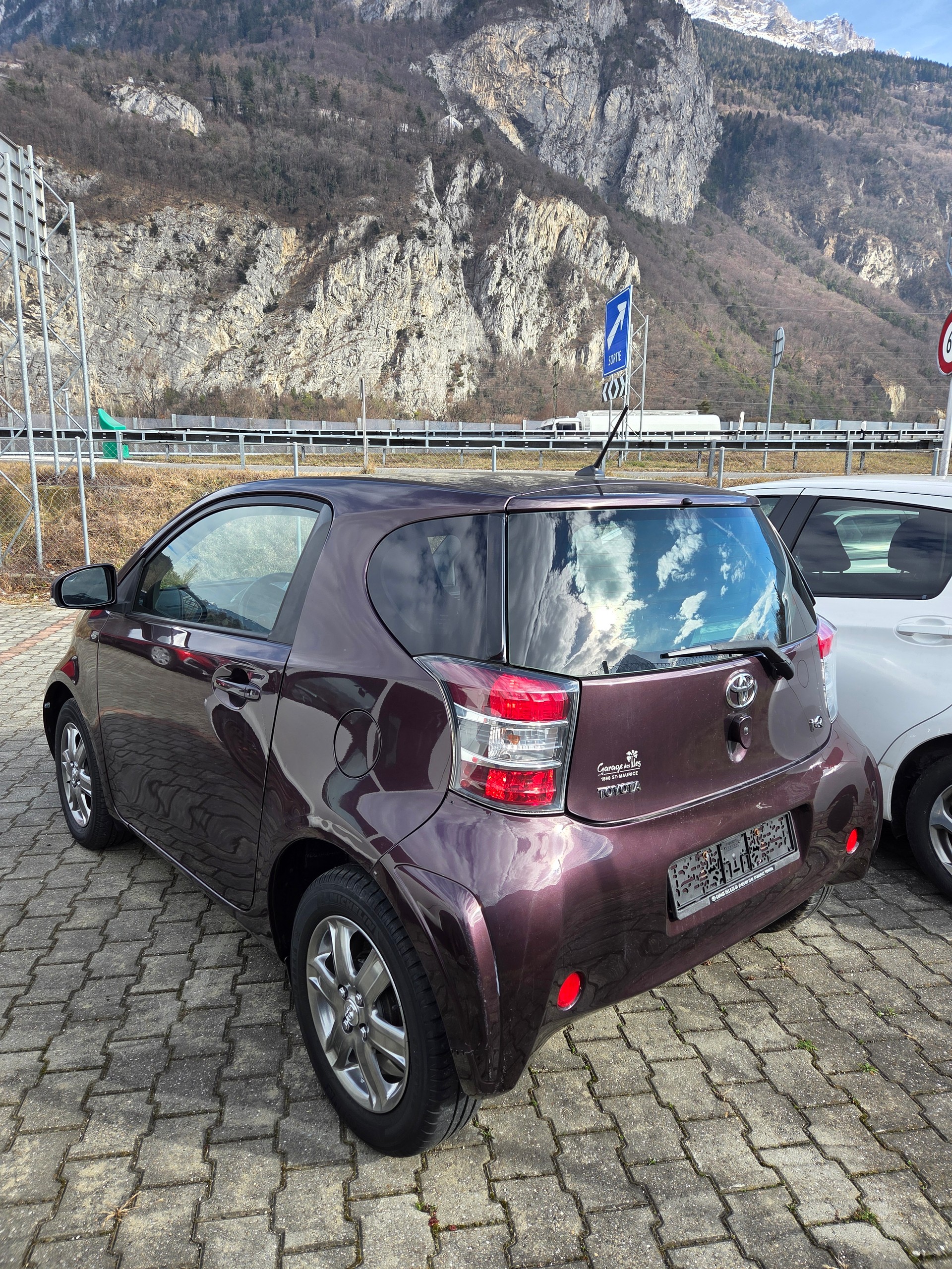 TOYOTA iQ 1.0 VVT-i Linea Sol-image-3