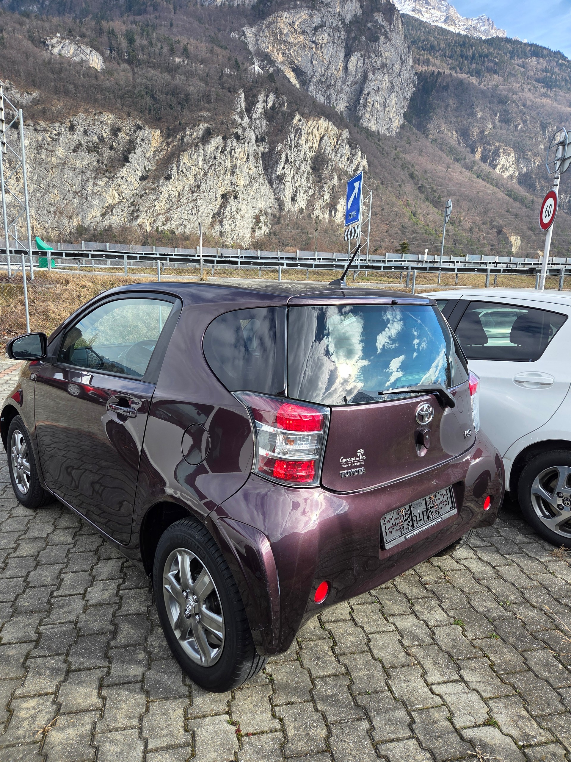 TOYOTA iQ 1.0 VVT-i Linea Sol-image-2