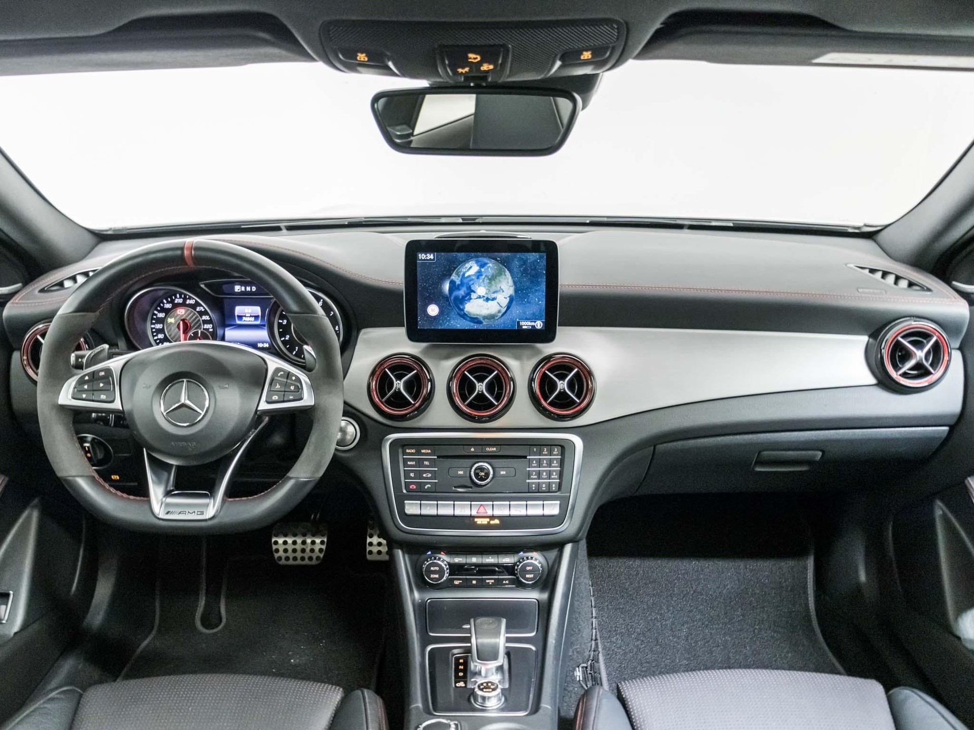 MERCEDES-BENZ GLA 45 AMG 4MATIC-image-11
