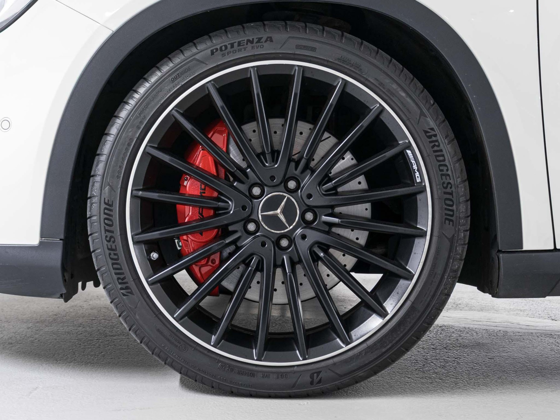 MERCEDES-BENZ GLA 45 AMG 4MATIC-image-14
