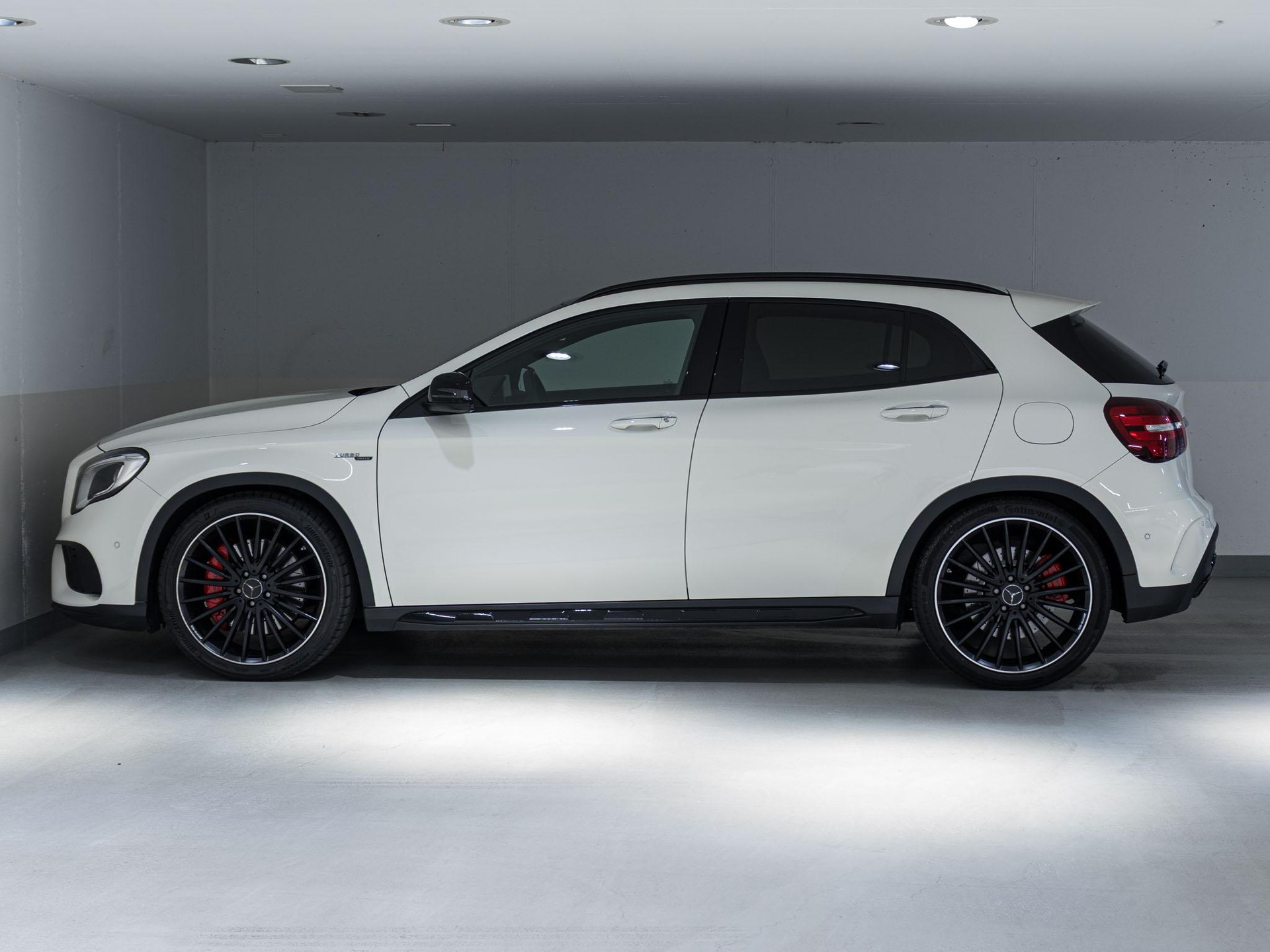MERCEDES-BENZ GLA 45 AMG 4MATIC-image-4
