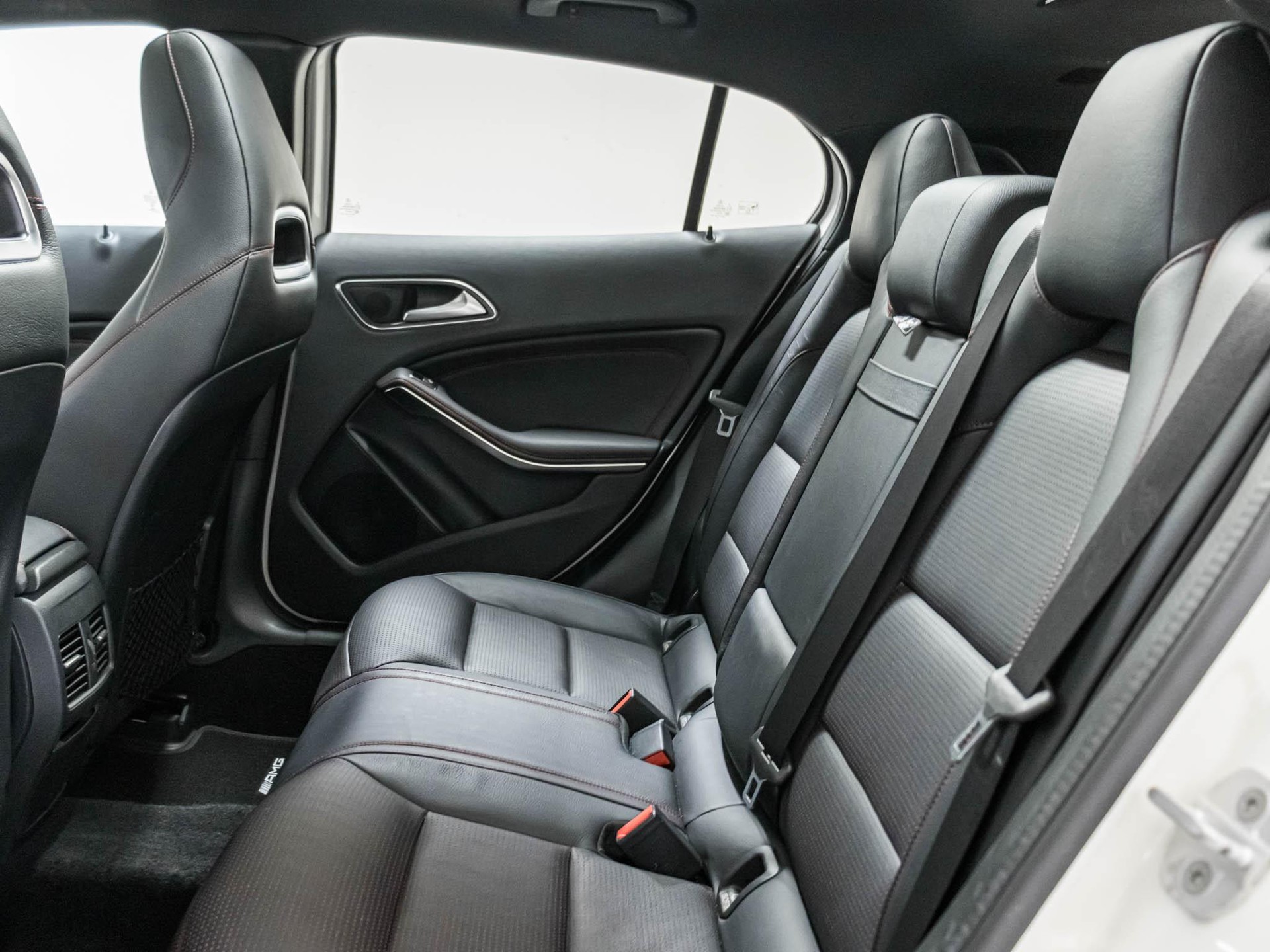 MERCEDES-BENZ GLA 45 AMG 4MATIC-image-7