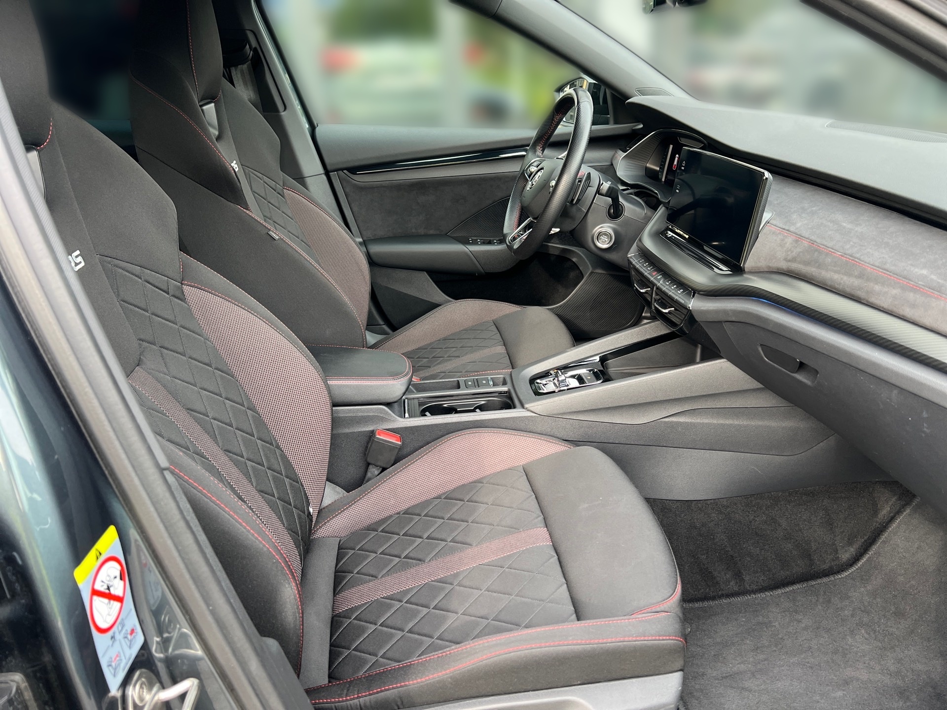 SKODA Octavia Combi 2.0 TSI DSG RS-image-11