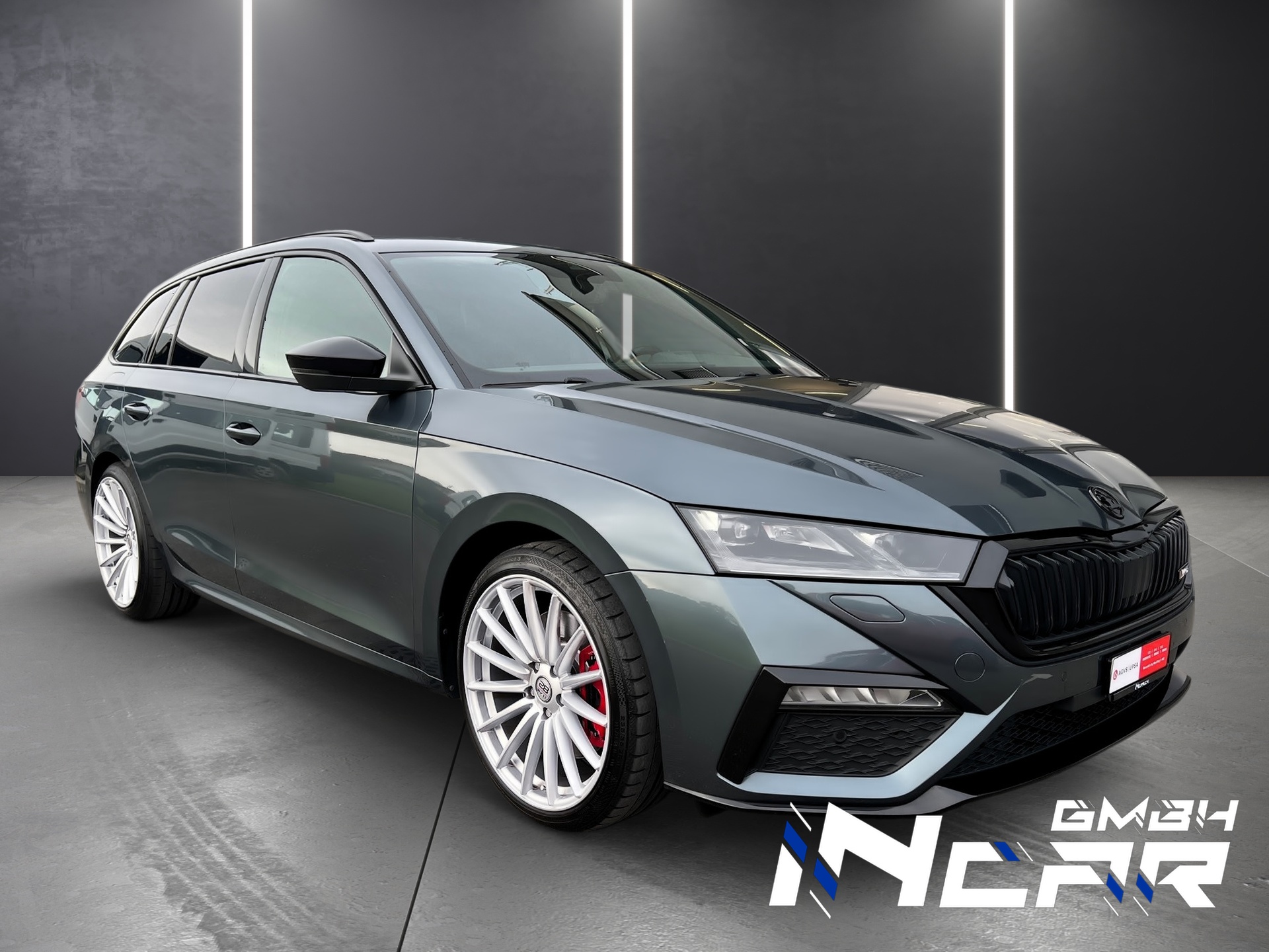 SKODA Octavia Combi 2.0 TSI DSG RS-image-1
