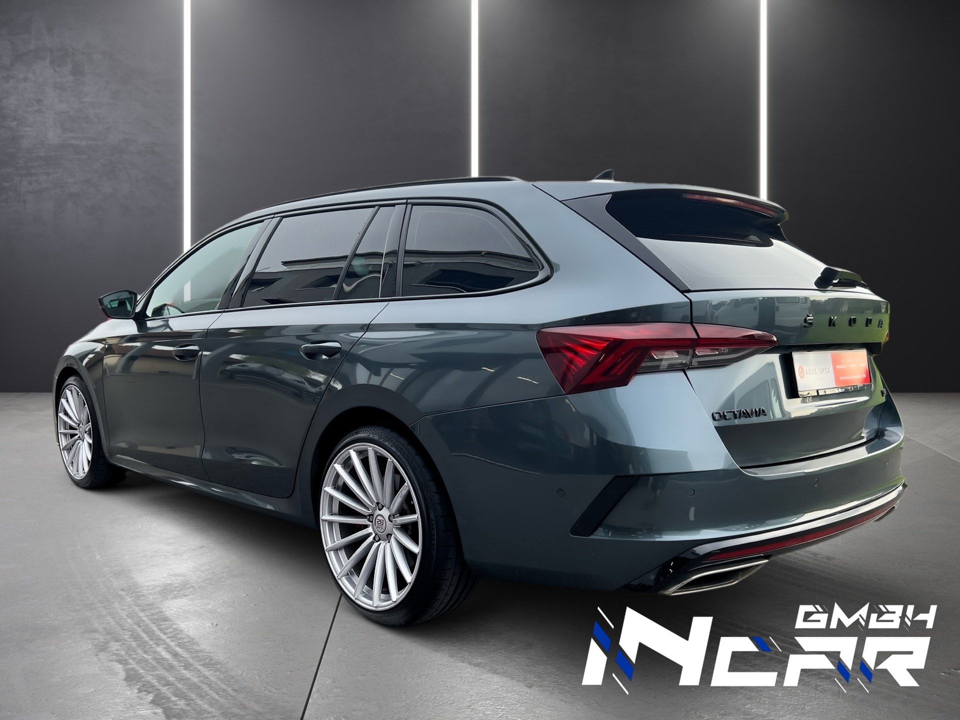 SKODA Octavia Combi 2.0 TSI DSG RS-image-3