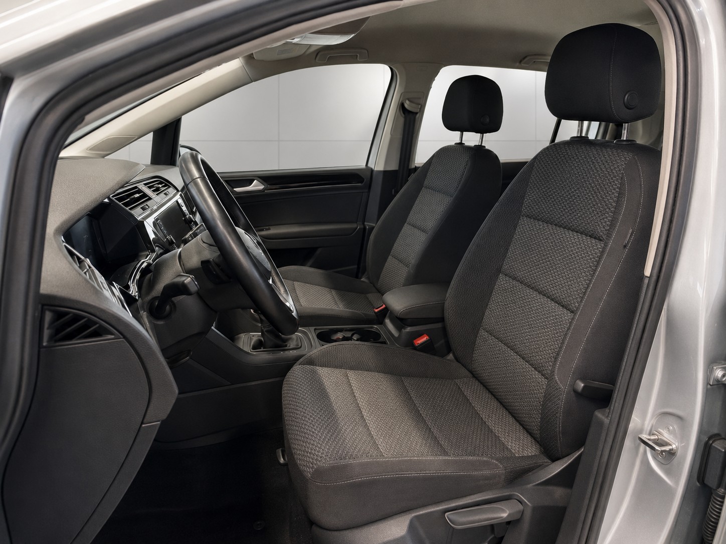 VW Touran 2.0 TDI BlueMotion Technology Comfortline DSG ** Frisch ab MFK und Service ** CH-Auto ** 1. Hand ** Digital Cockpit **-image-5