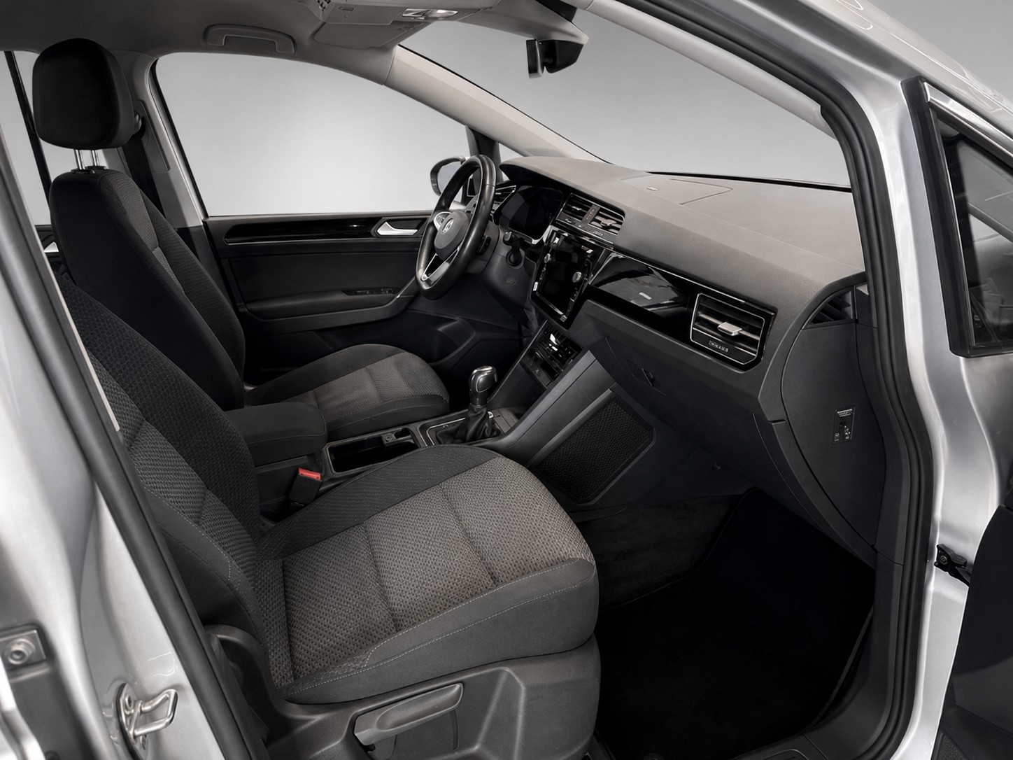 VW Touran 2.0 TDI BlueMotion Technology Comfortline DSG ** Frisch ab MFK und Service ** CH-Auto ** 1. Hand ** Digital Cockpit **-image-3