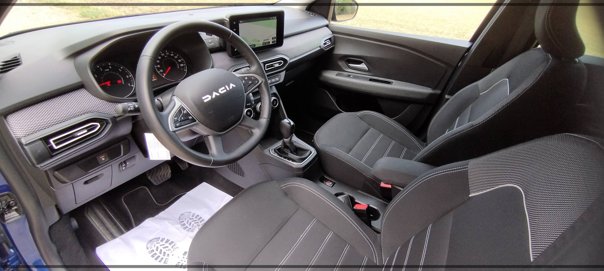 DACIA Sandero TCe 90 Journey CVT-image-9