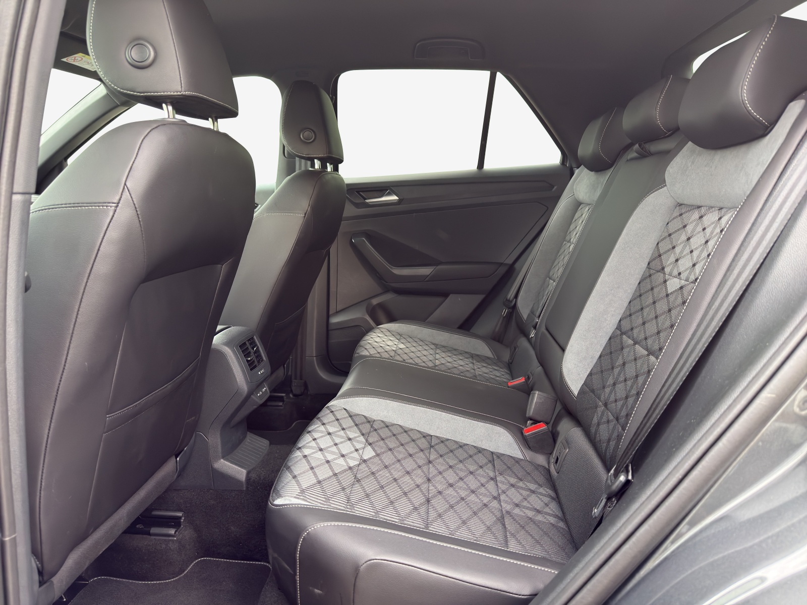 VW T-Roc 2.0 TSI R-Line DSG 4Motion-image-11