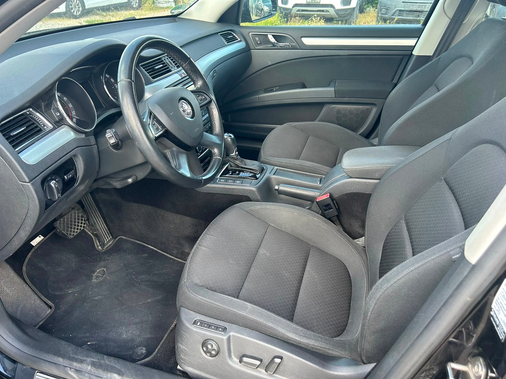 SKODA Superb 1.6 TDi Greenline Ambition-image-8