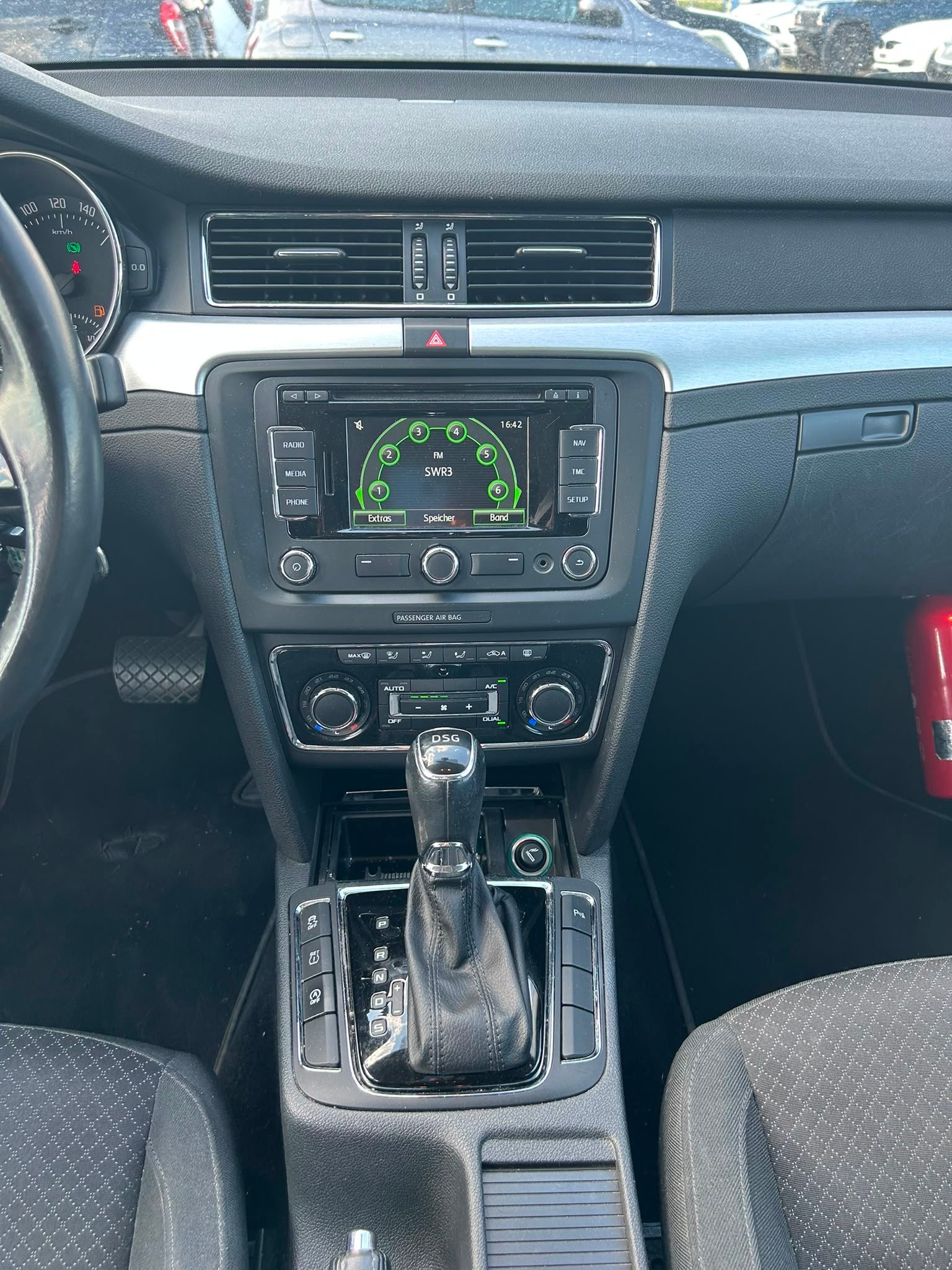 SKODA Superb 1.6 TDi Greenline Ambition-image-7