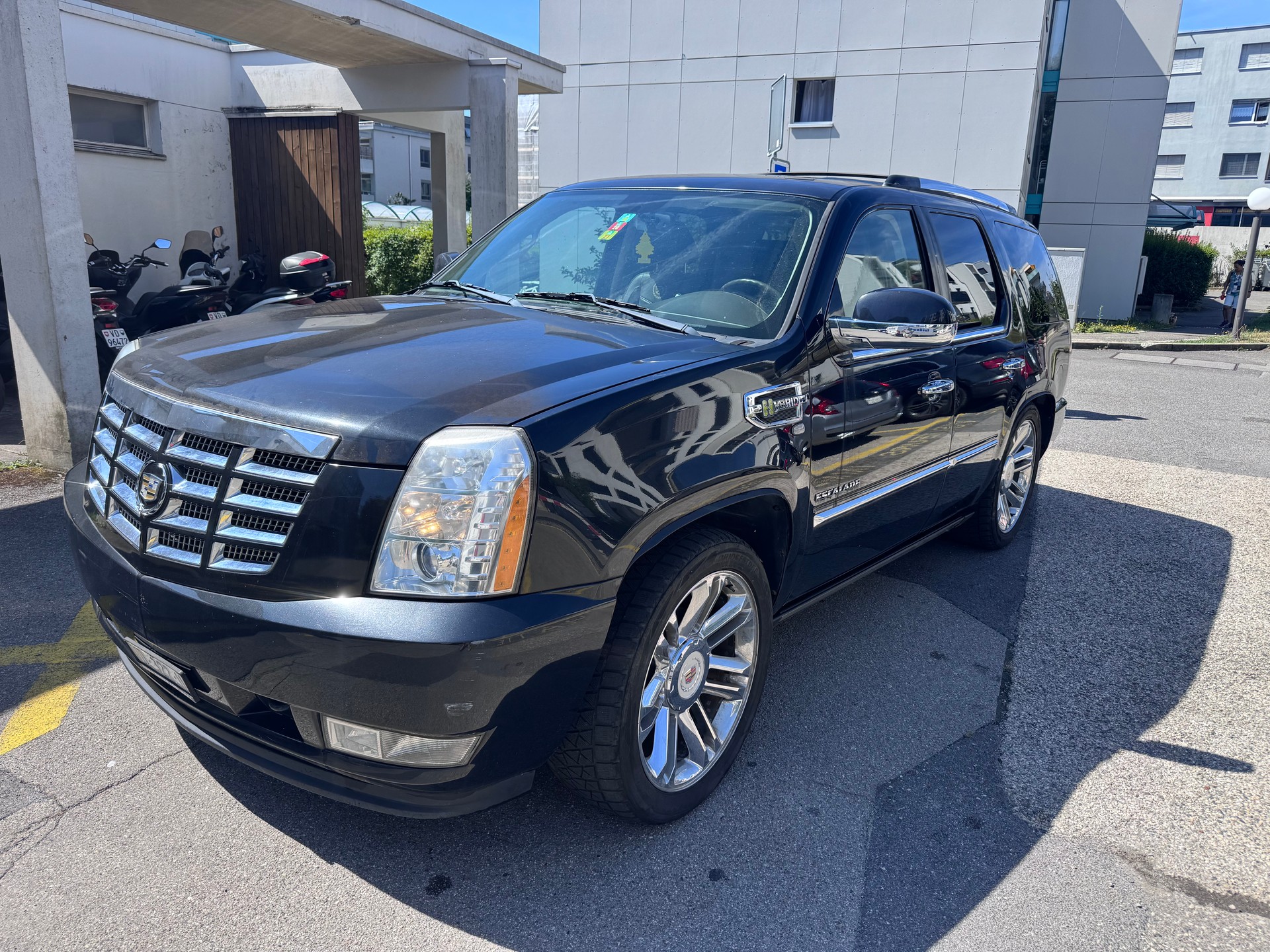 CADILLAC Escalade 6.0 Hybrid Platinum Edition-image-0