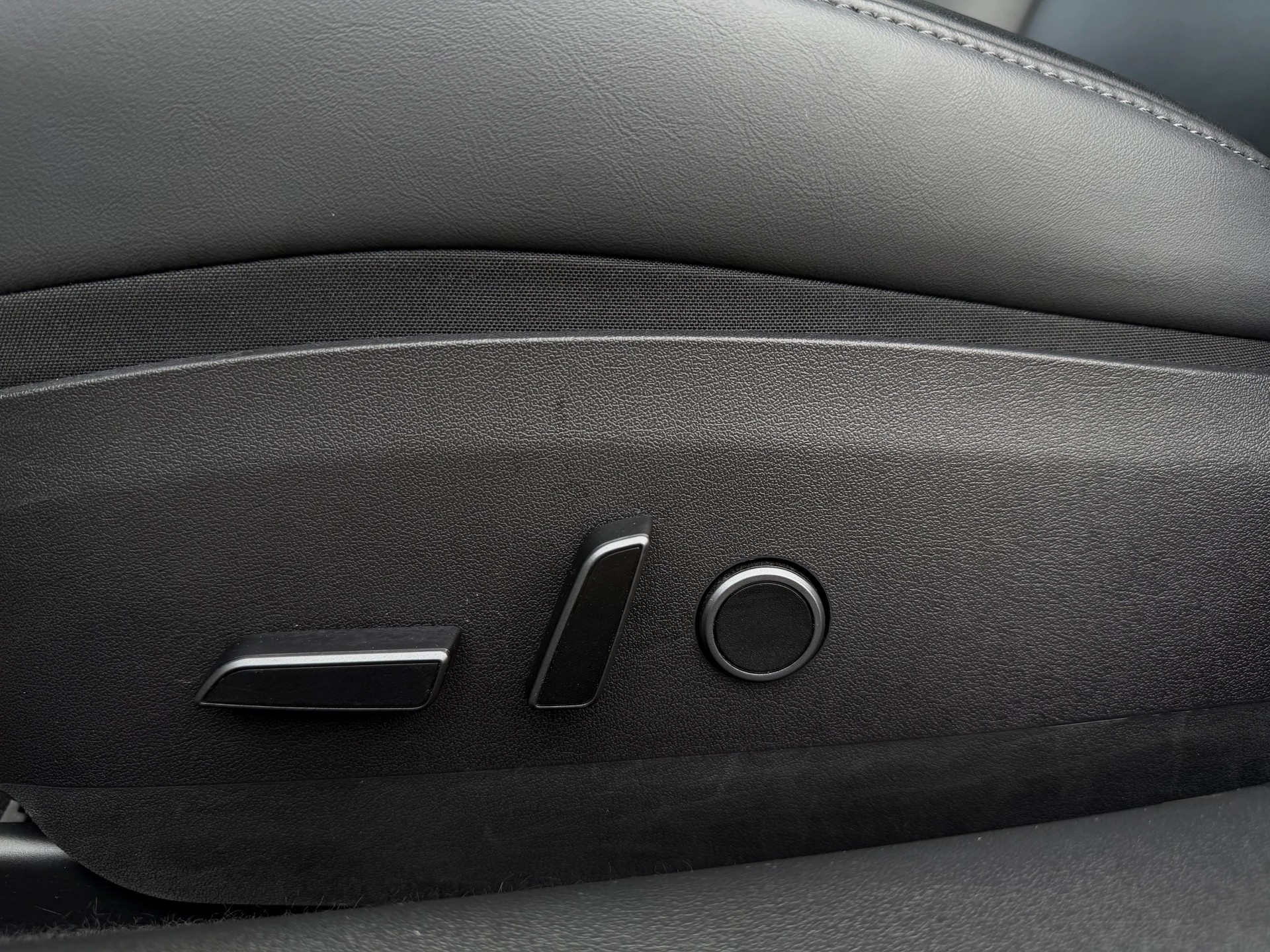 TESLA Model 3 Long Range Dual Motor AWD-image-27