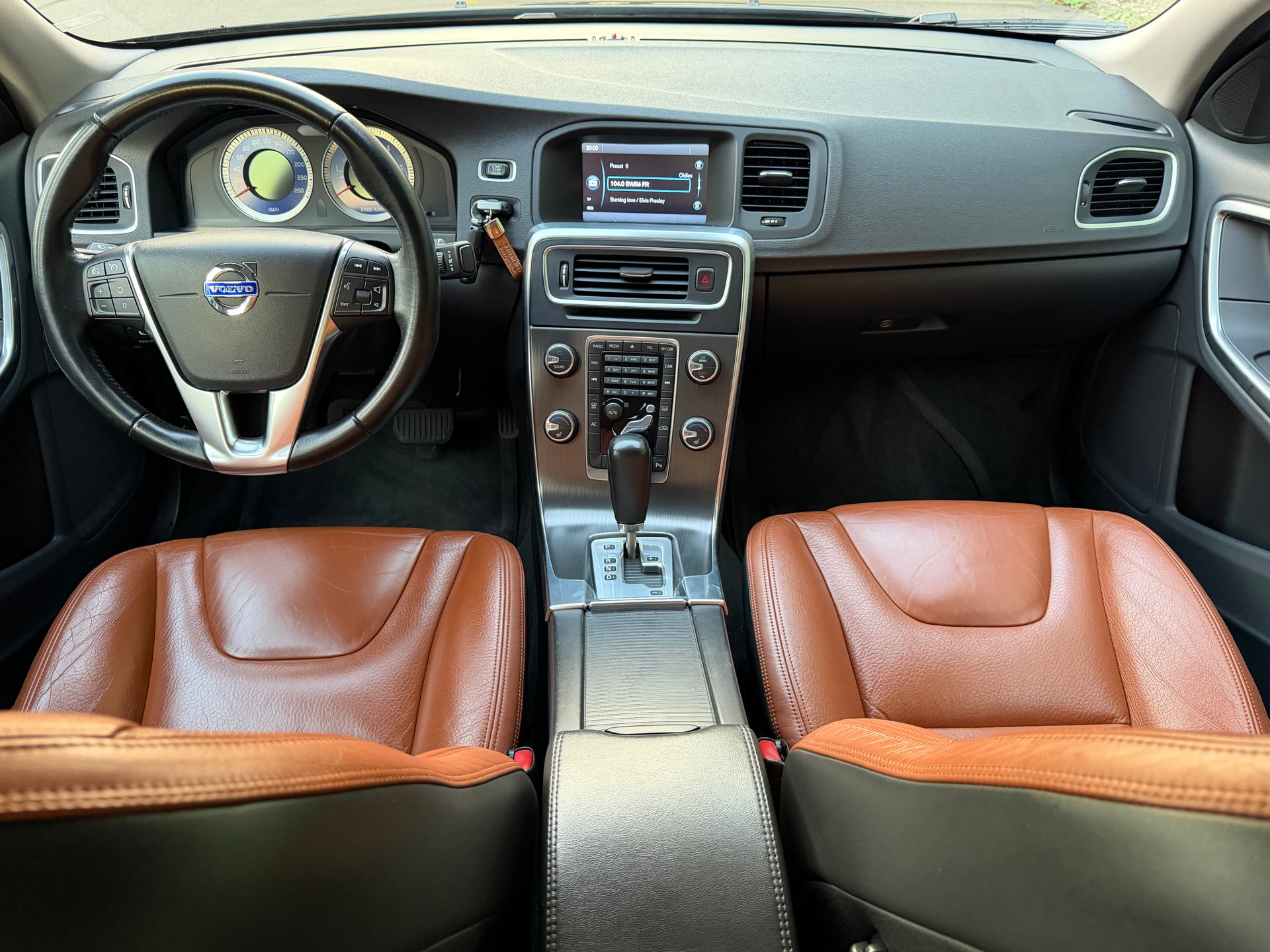VOLVO S60 D5 AWD Geartronic-image-13