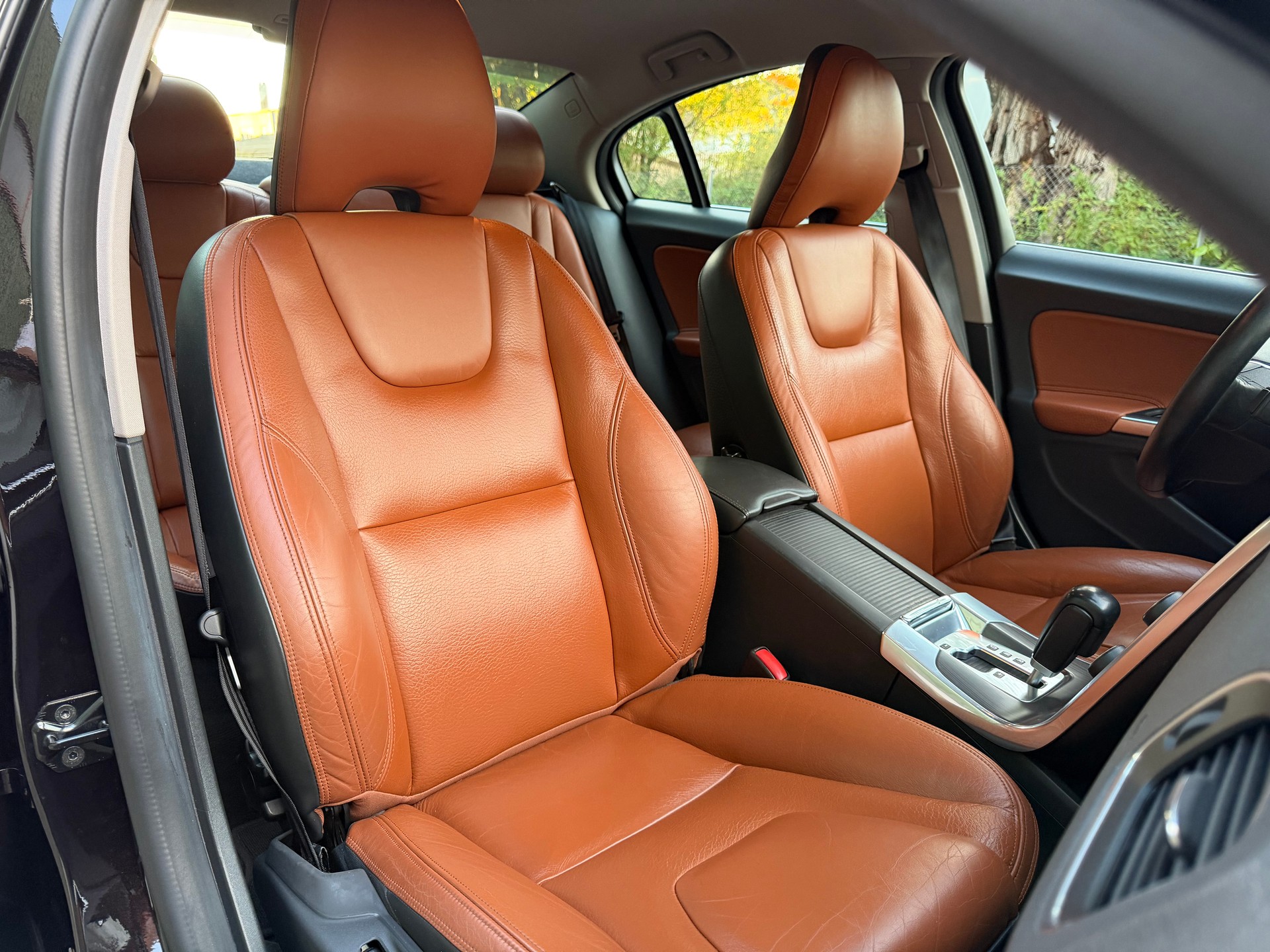 VOLVO S60 D5 AWD Geartronic-image-10