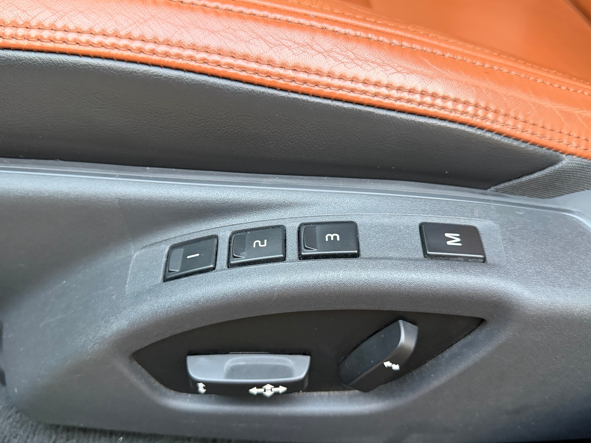 VOLVO S60 D5 AWD Geartronic-image-17