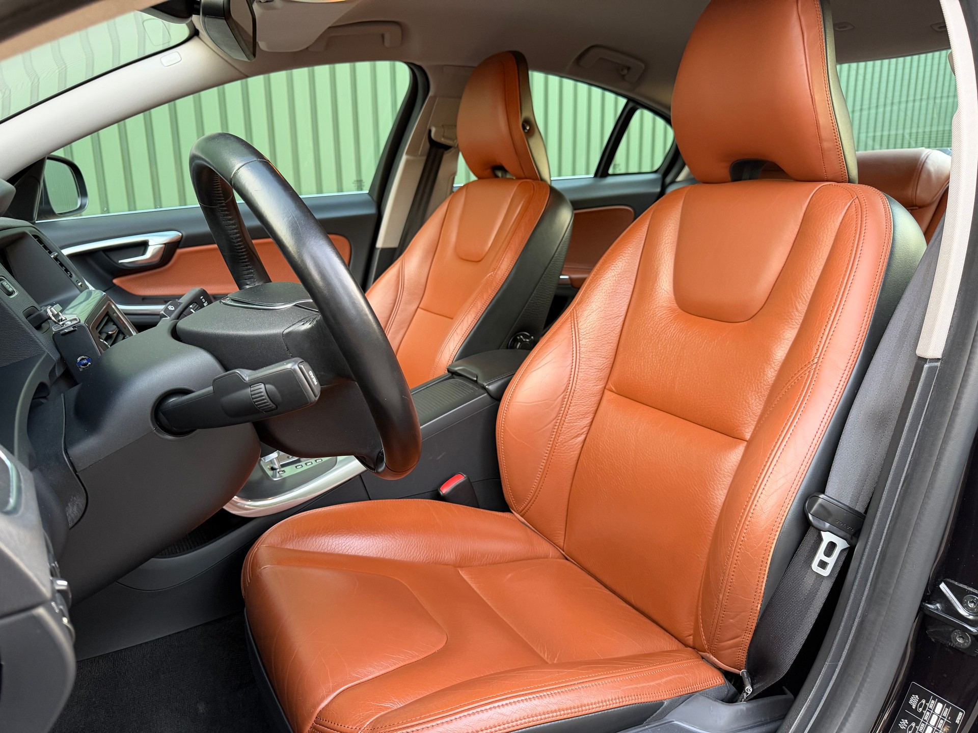 VOLVO S60 D5 AWD Geartronic-image-9
