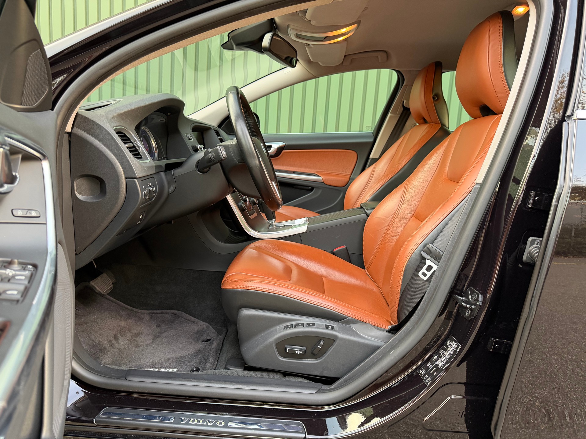 VOLVO S60 D5 AWD Geartronic-image-8