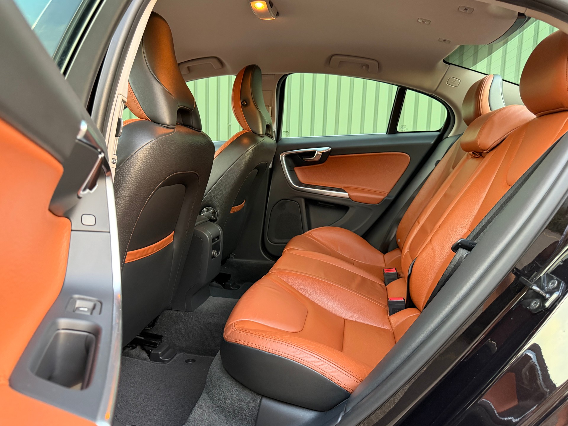 VOLVO S60 D5 AWD Geartronic-image-12