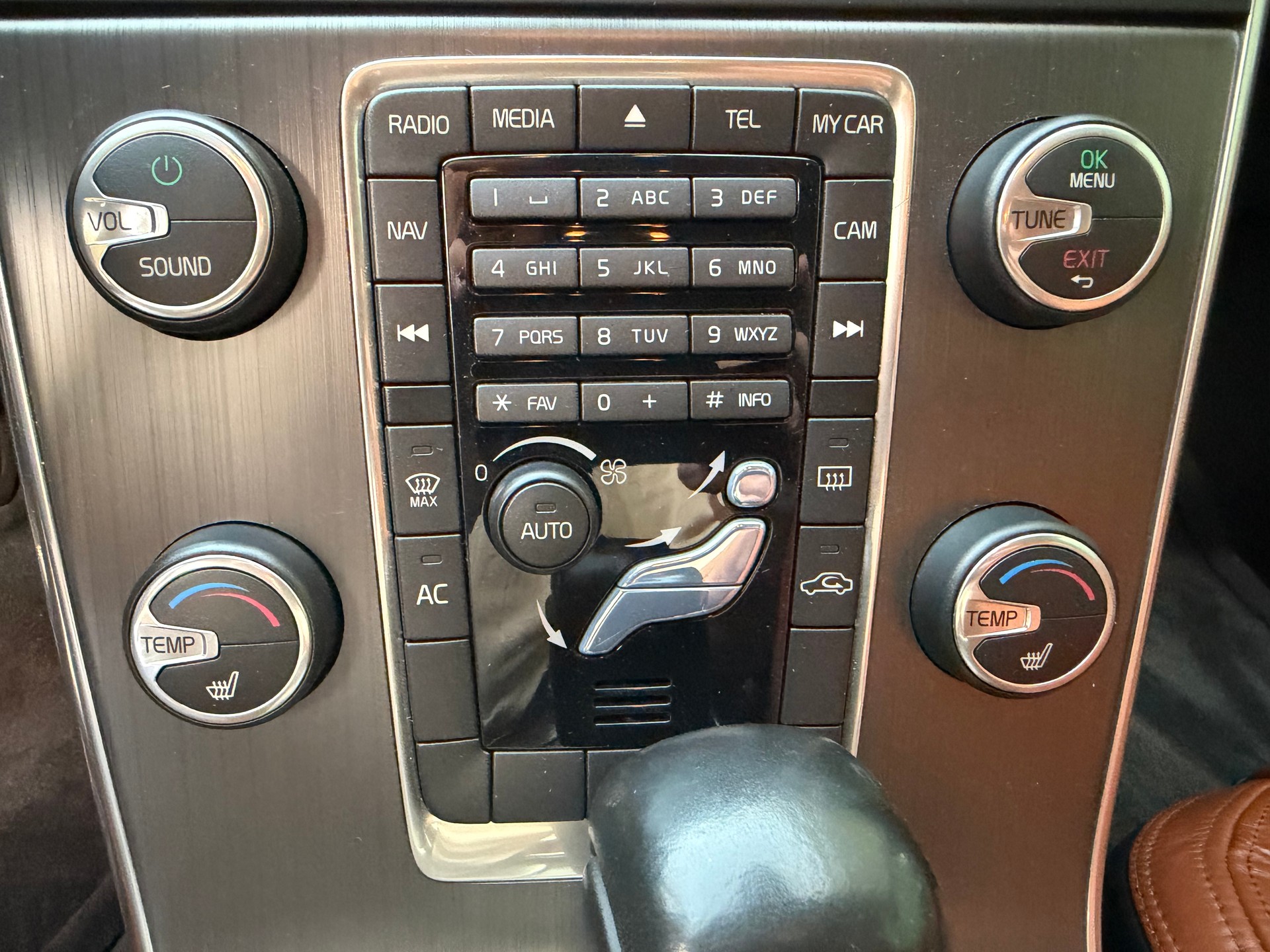 VOLVO S60 D5 AWD Geartronic-image-15