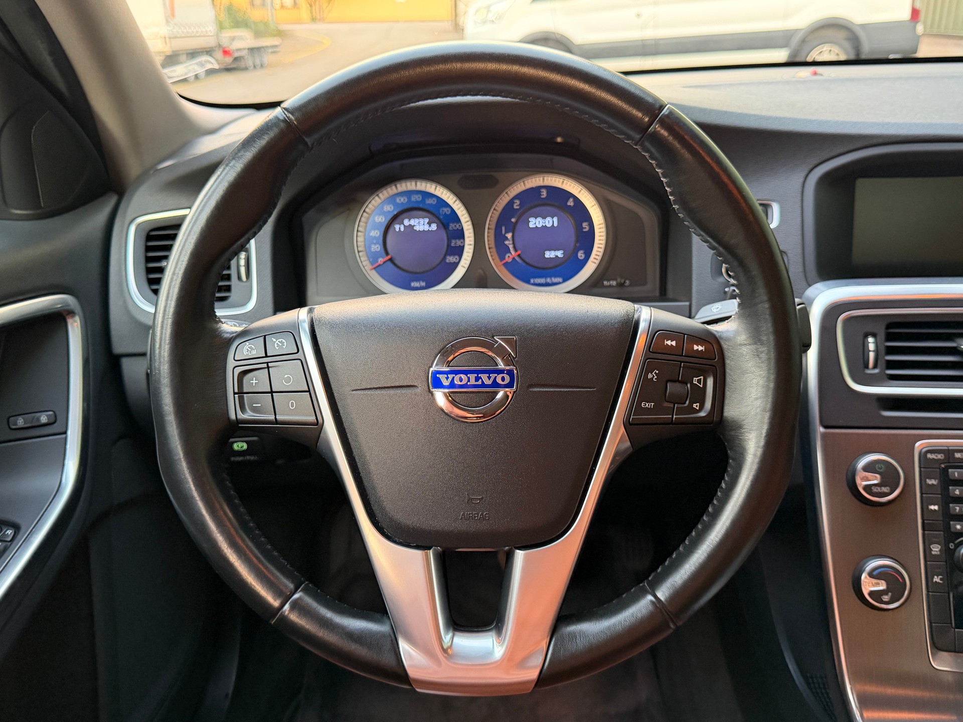 VOLVO S60 D5 AWD Geartronic-image-16