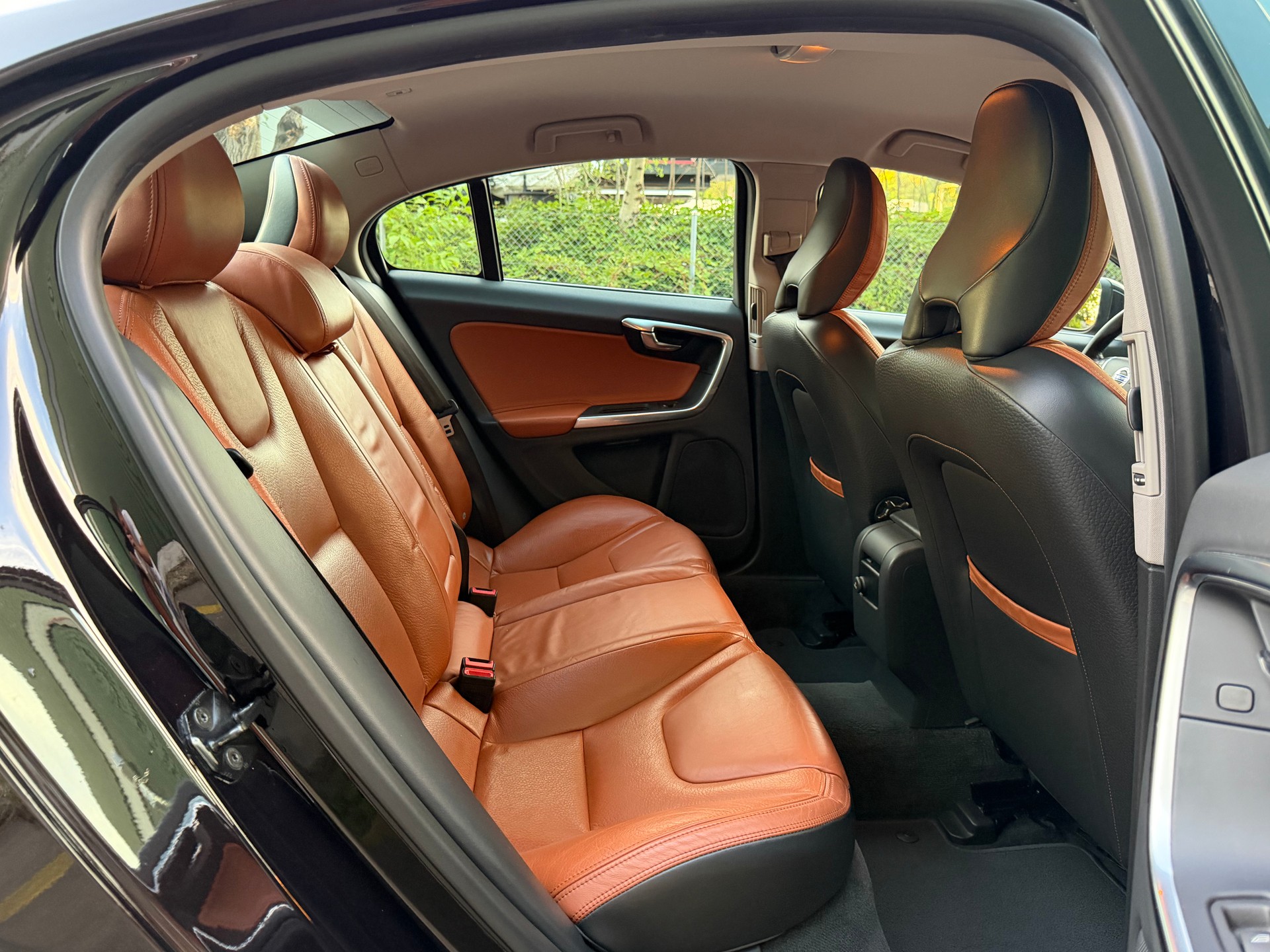 VOLVO S60 D5 AWD Geartronic-image-11