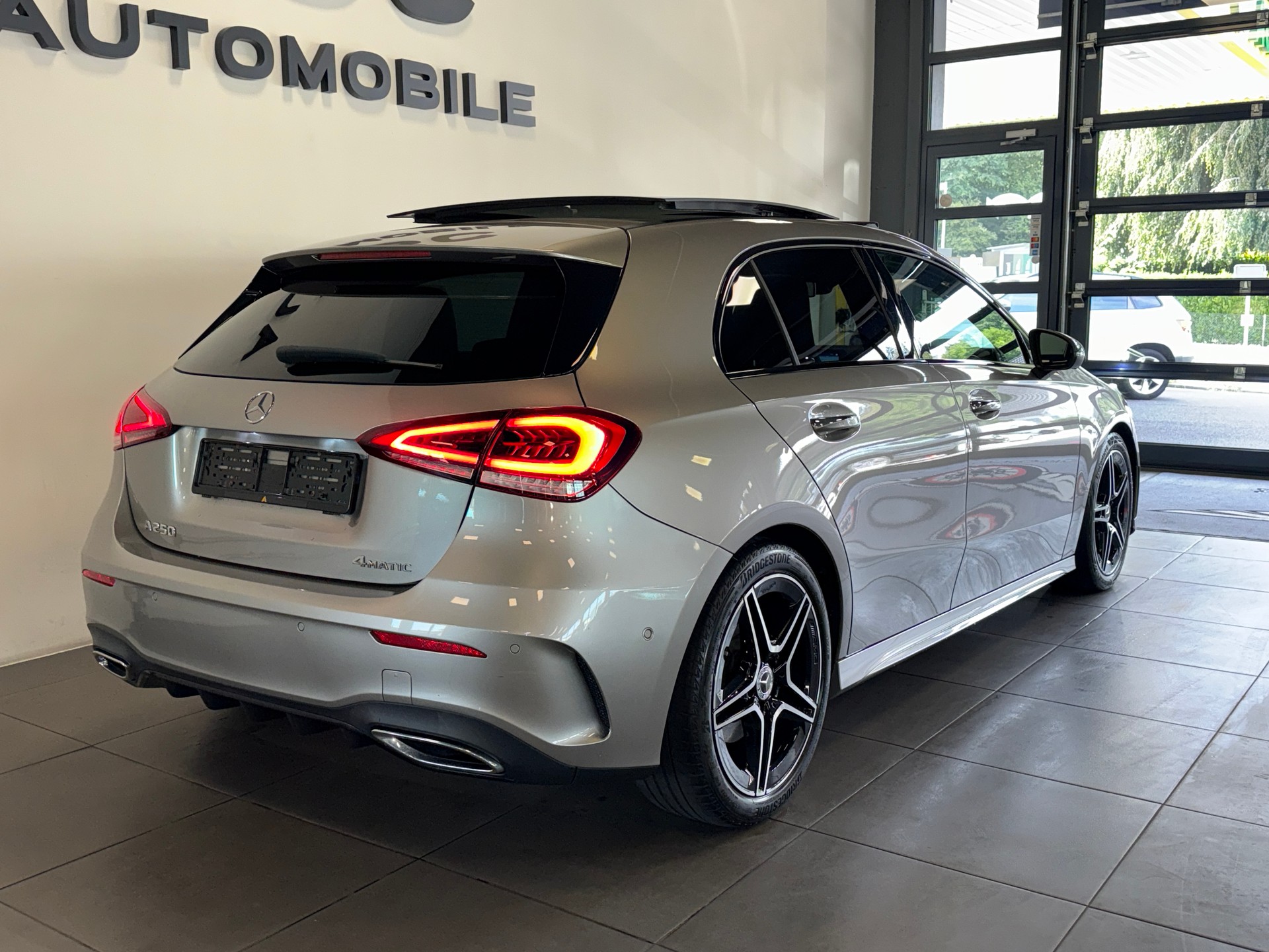 MERCEDES-BENZ A 250 4Matic AMG Line 4Matic 7G-DCT-image-2