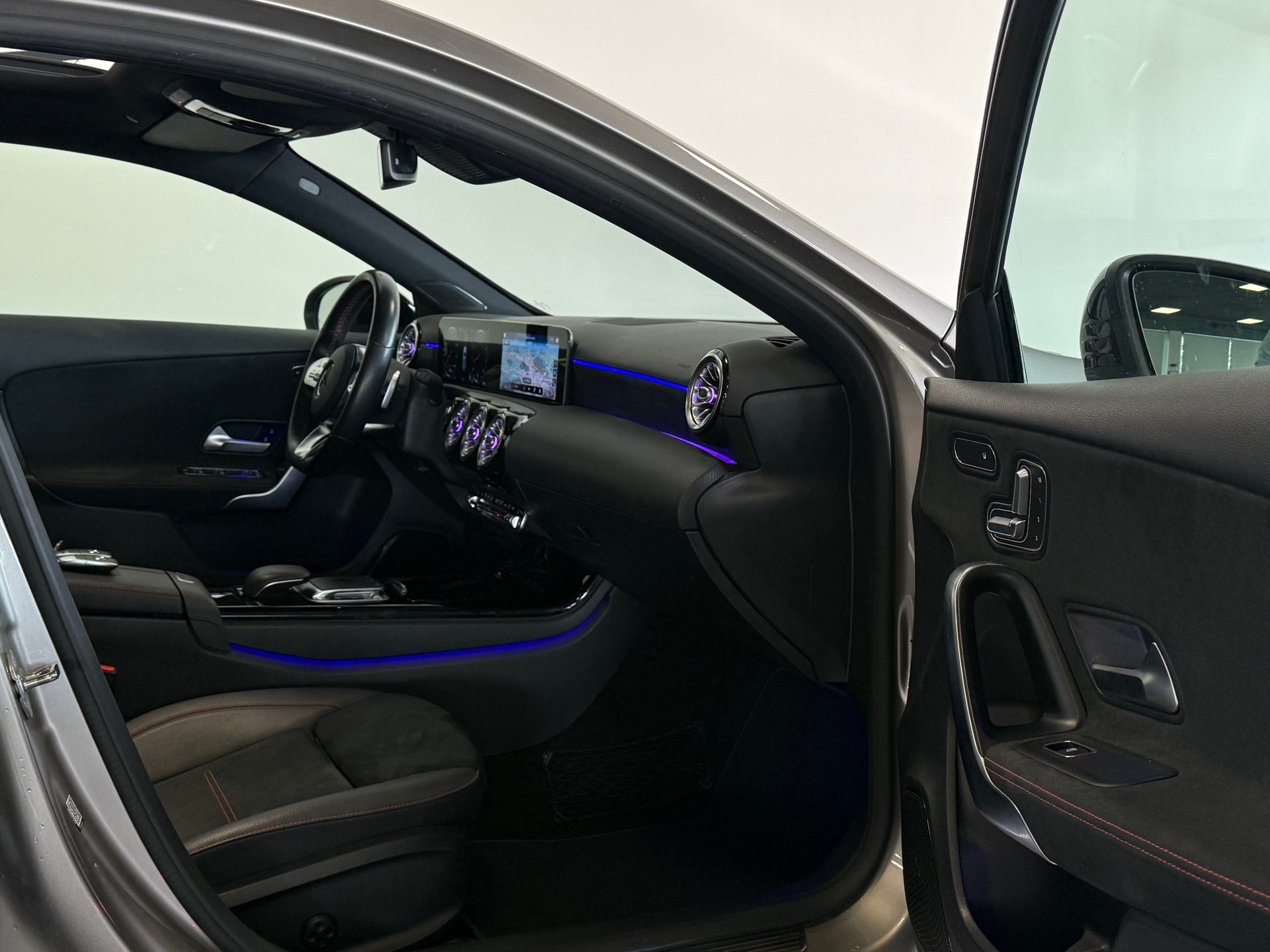 MERCEDES-BENZ A 250 4Matic AMG Line 4Matic 7G-DCT-image-9