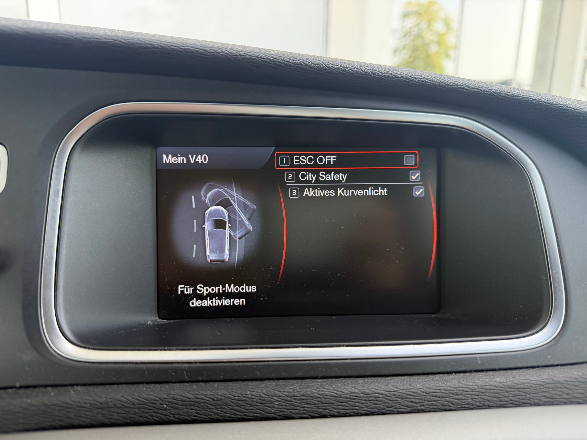 VOLVO V40 D3-image-14