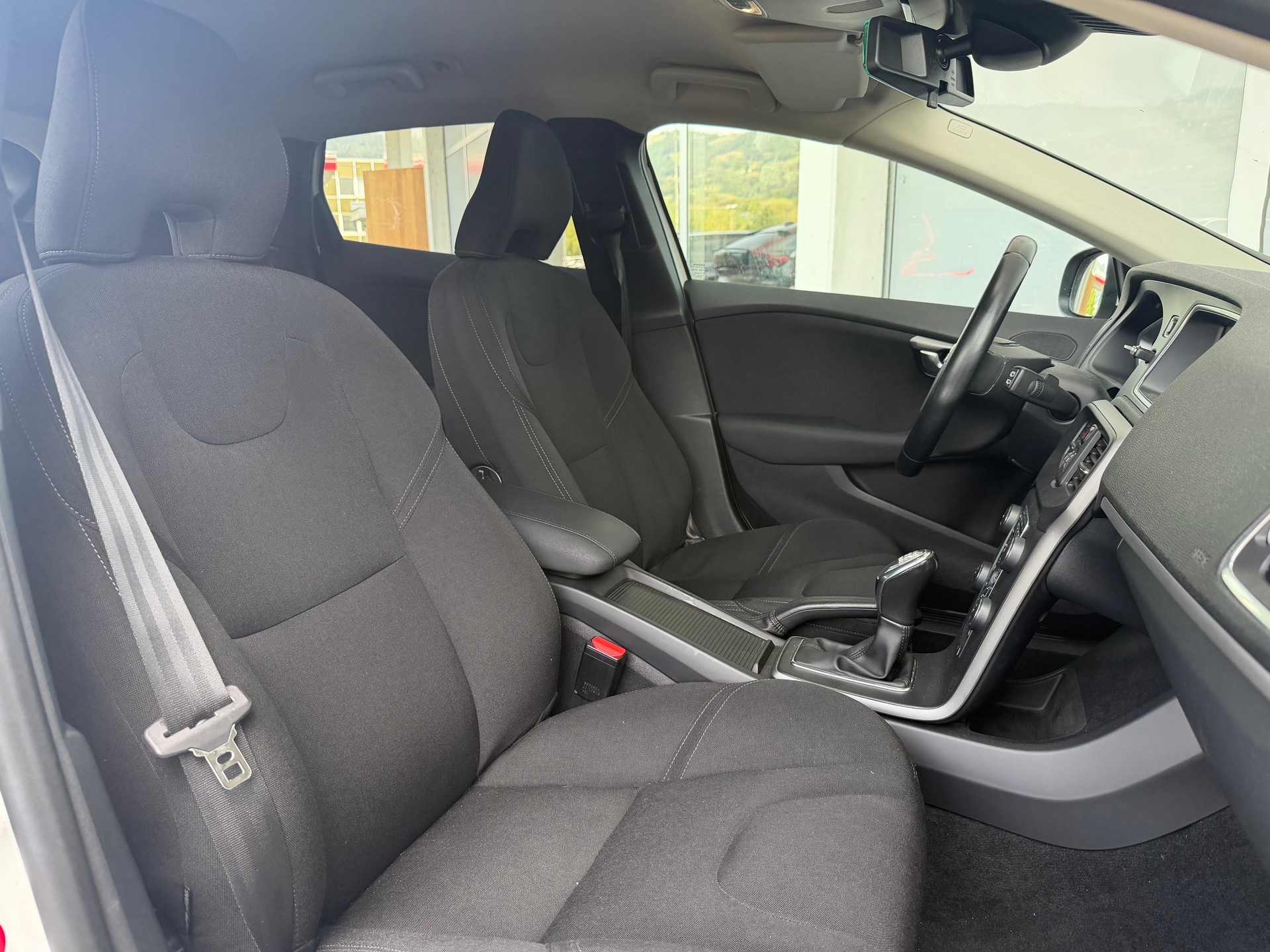 VOLVO V40 D3-image-3