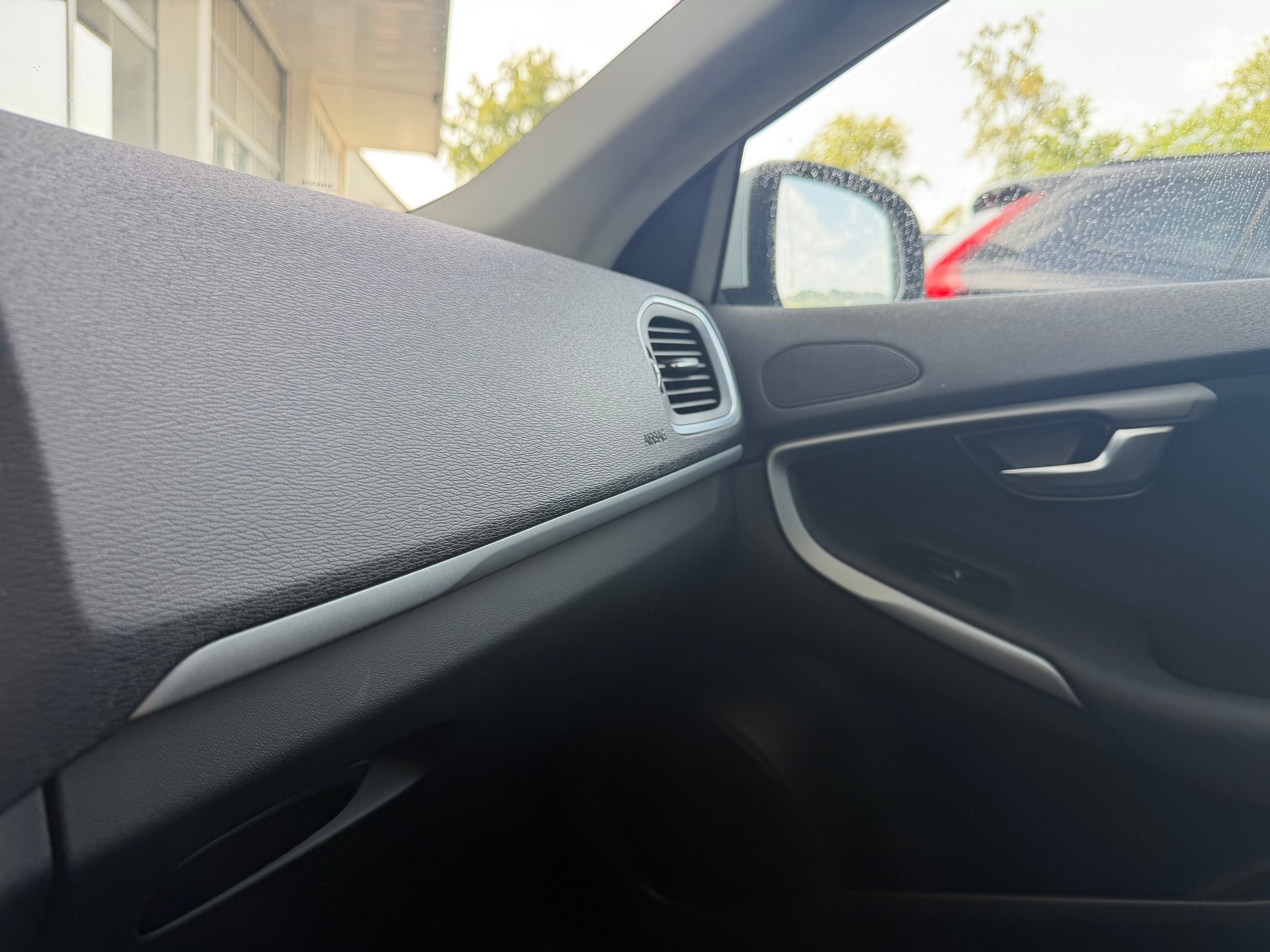 VOLVO V40 D3-image-9