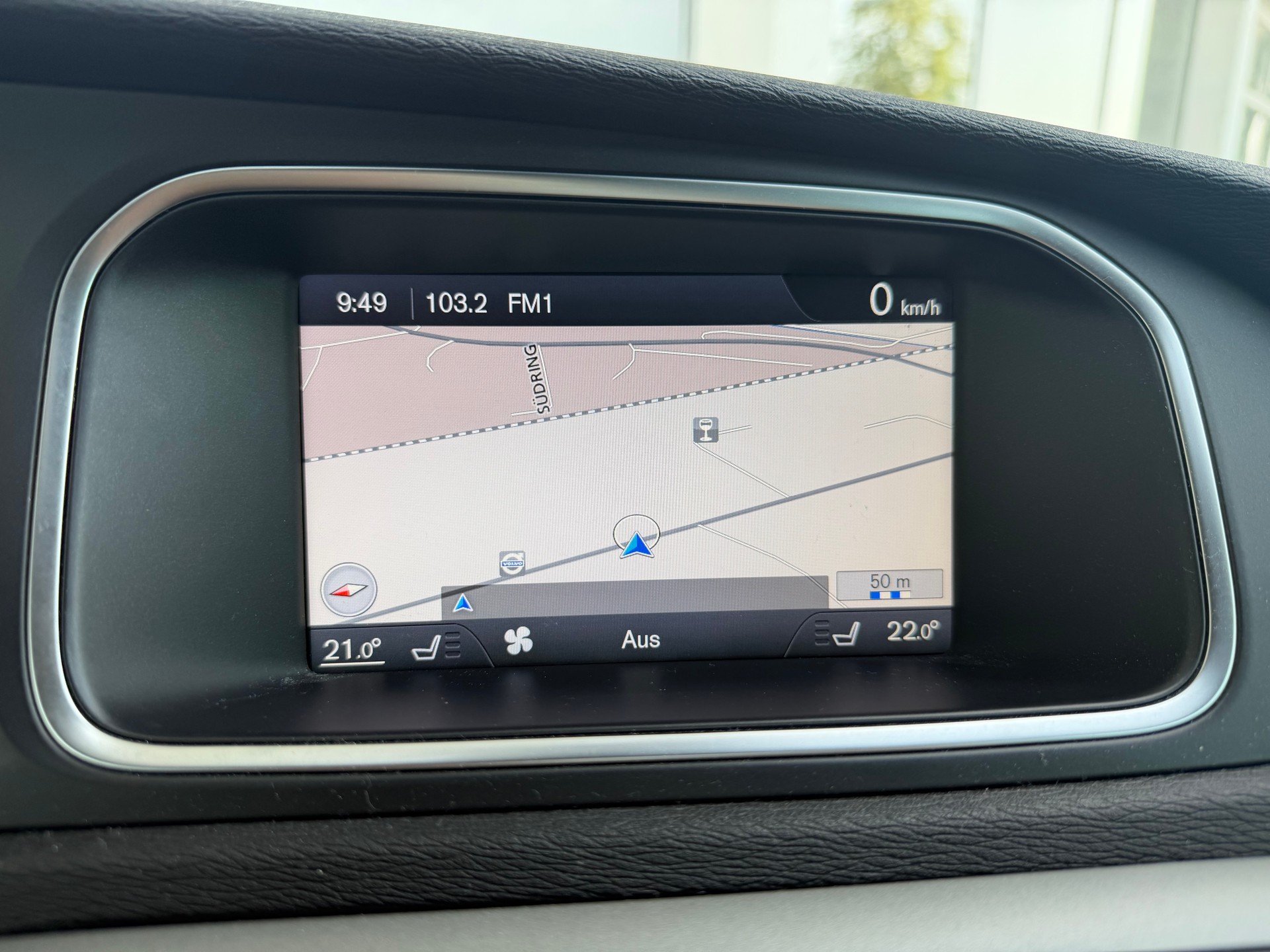 VOLVO V40 D3-image-11