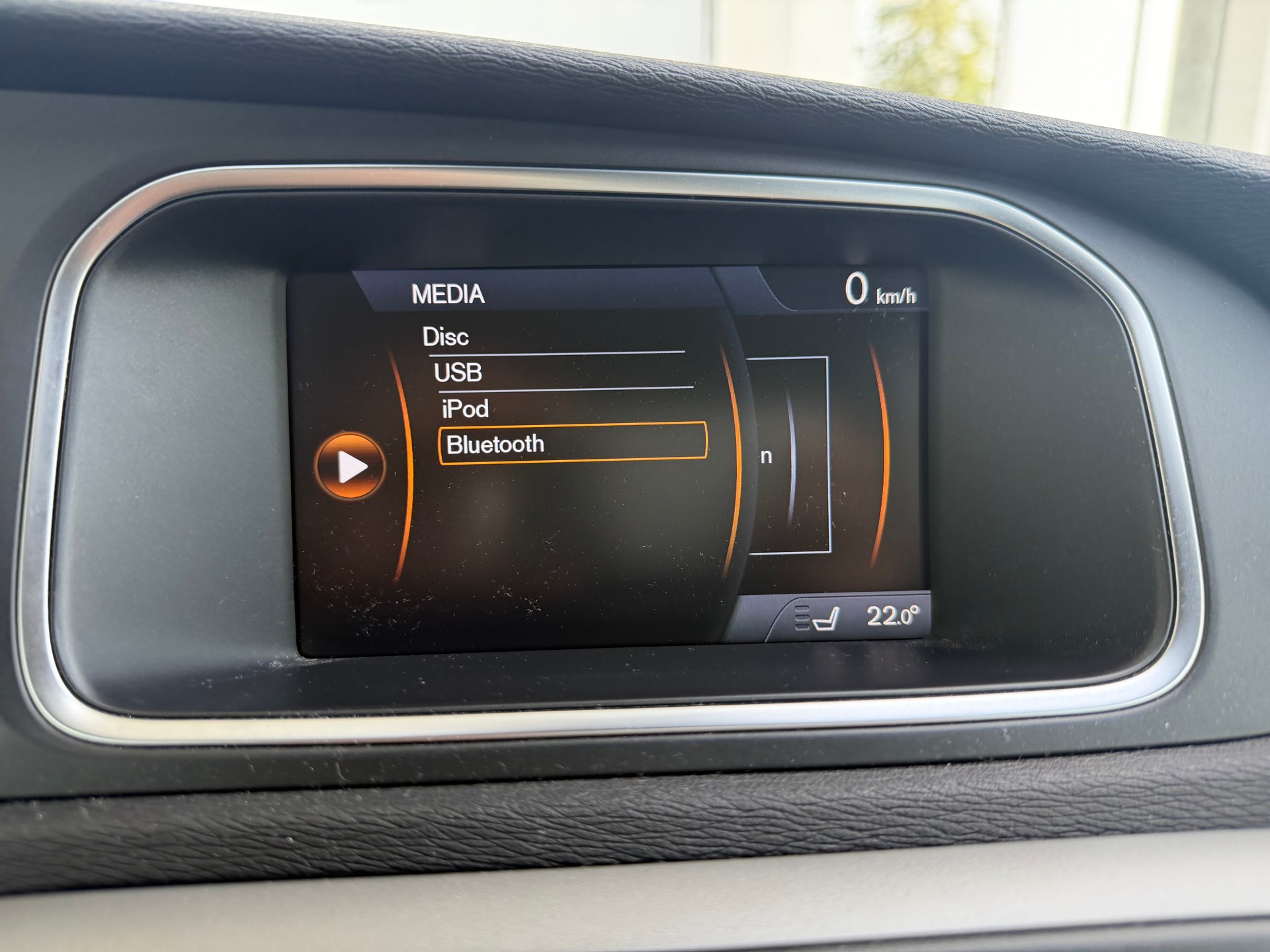 VOLVO V40 D3-image-12