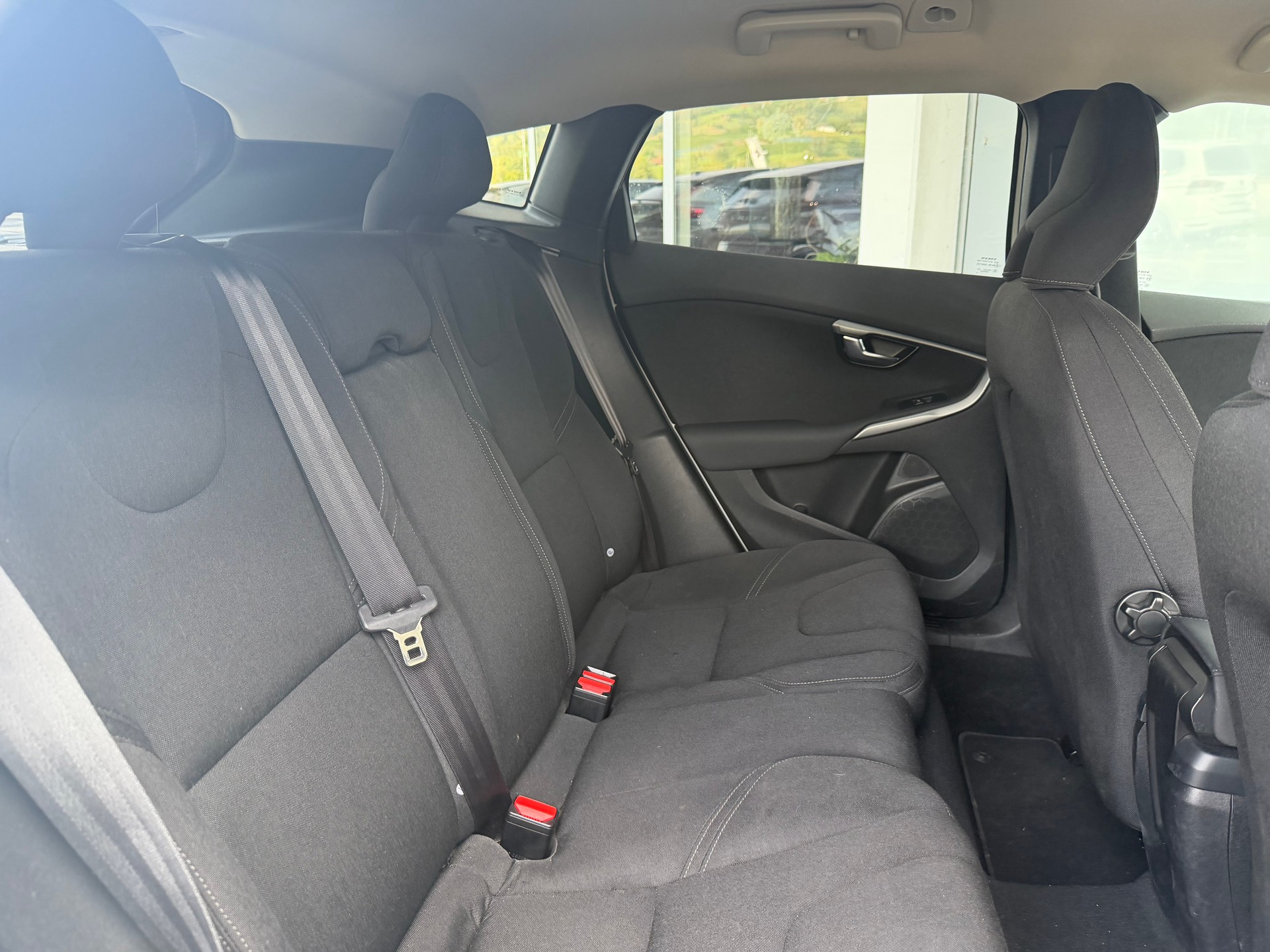 VOLVO V40 D3-image-4