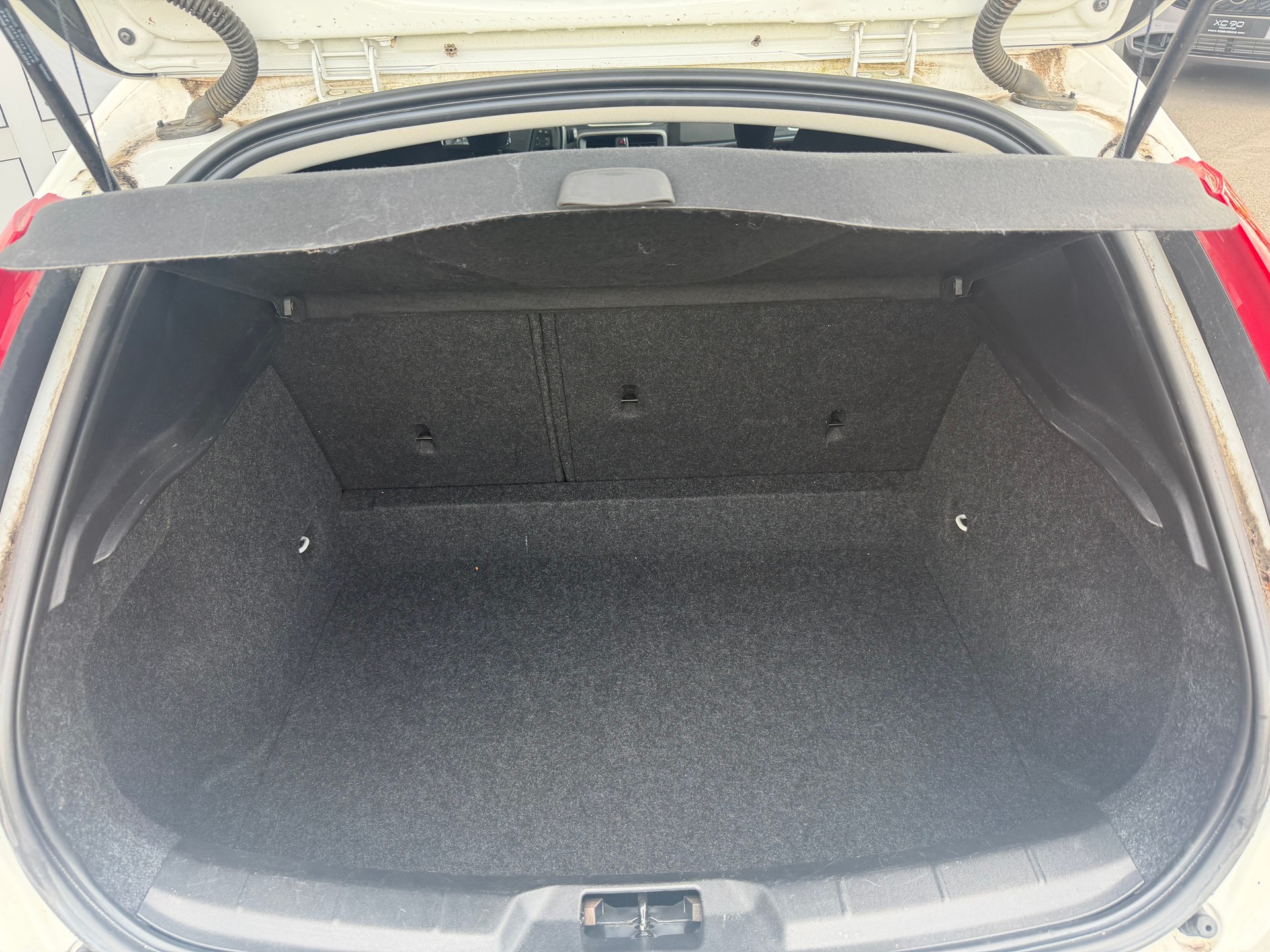 VOLVO V40 D3-image-15