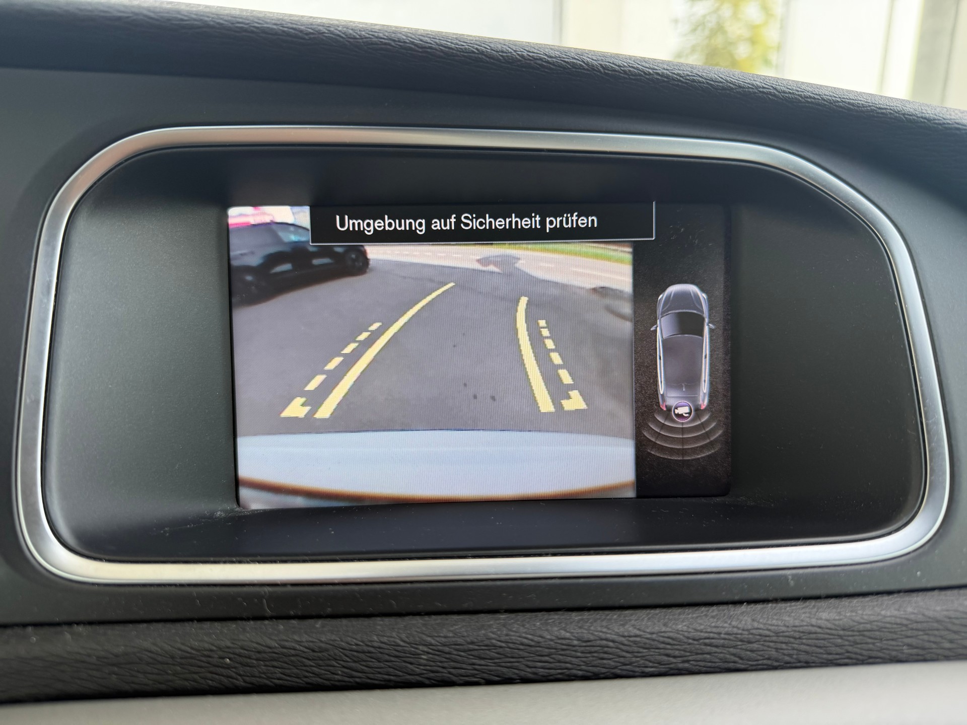 VOLVO V40 D3-image-13